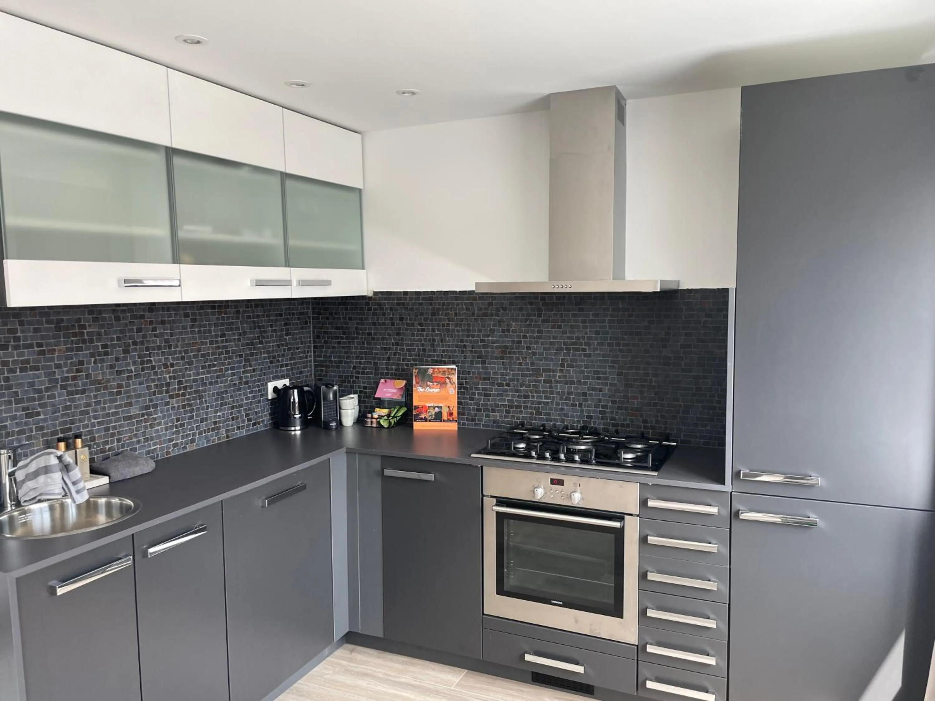 Coffee/tea facilities in The Roosevelt Apartments