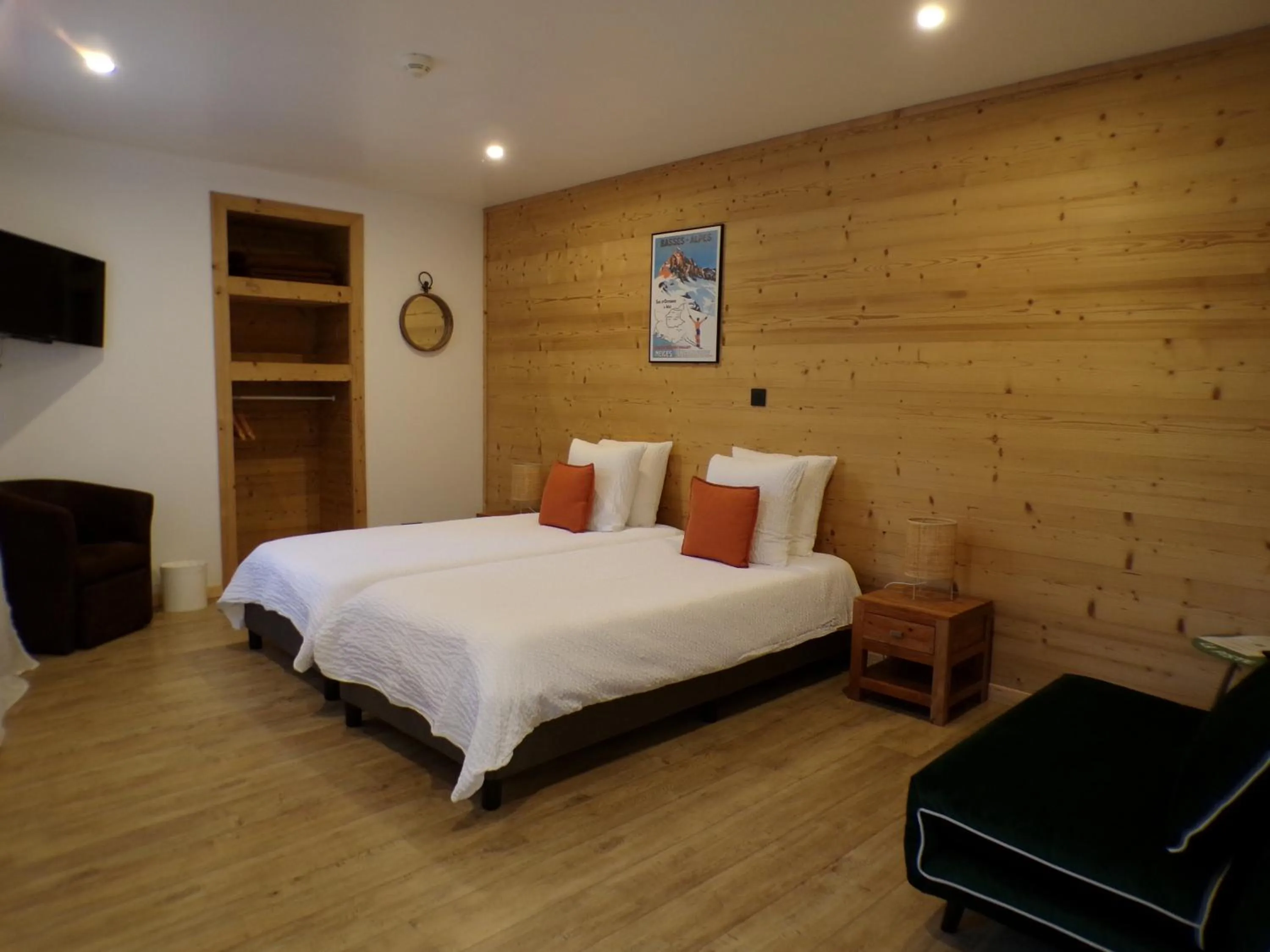 Photo of the whole room, Bed in Hôtel Le Martagon