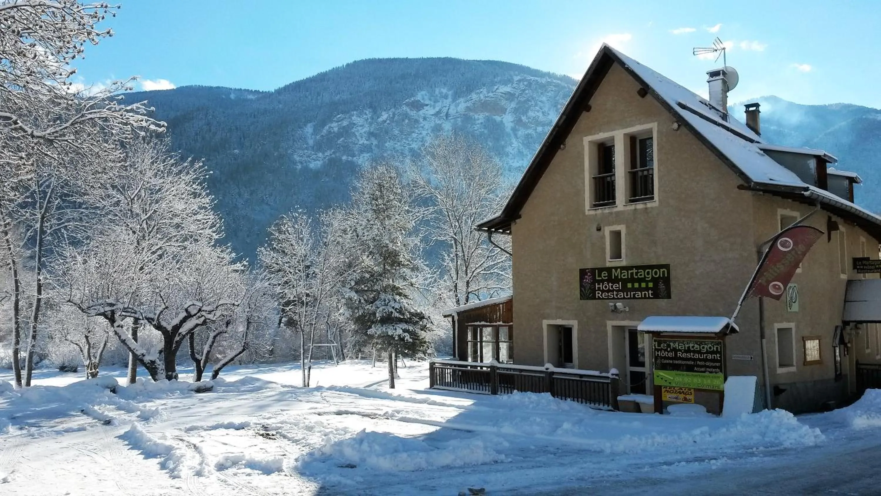 Facade/entrance in Hôtel Le Martagon