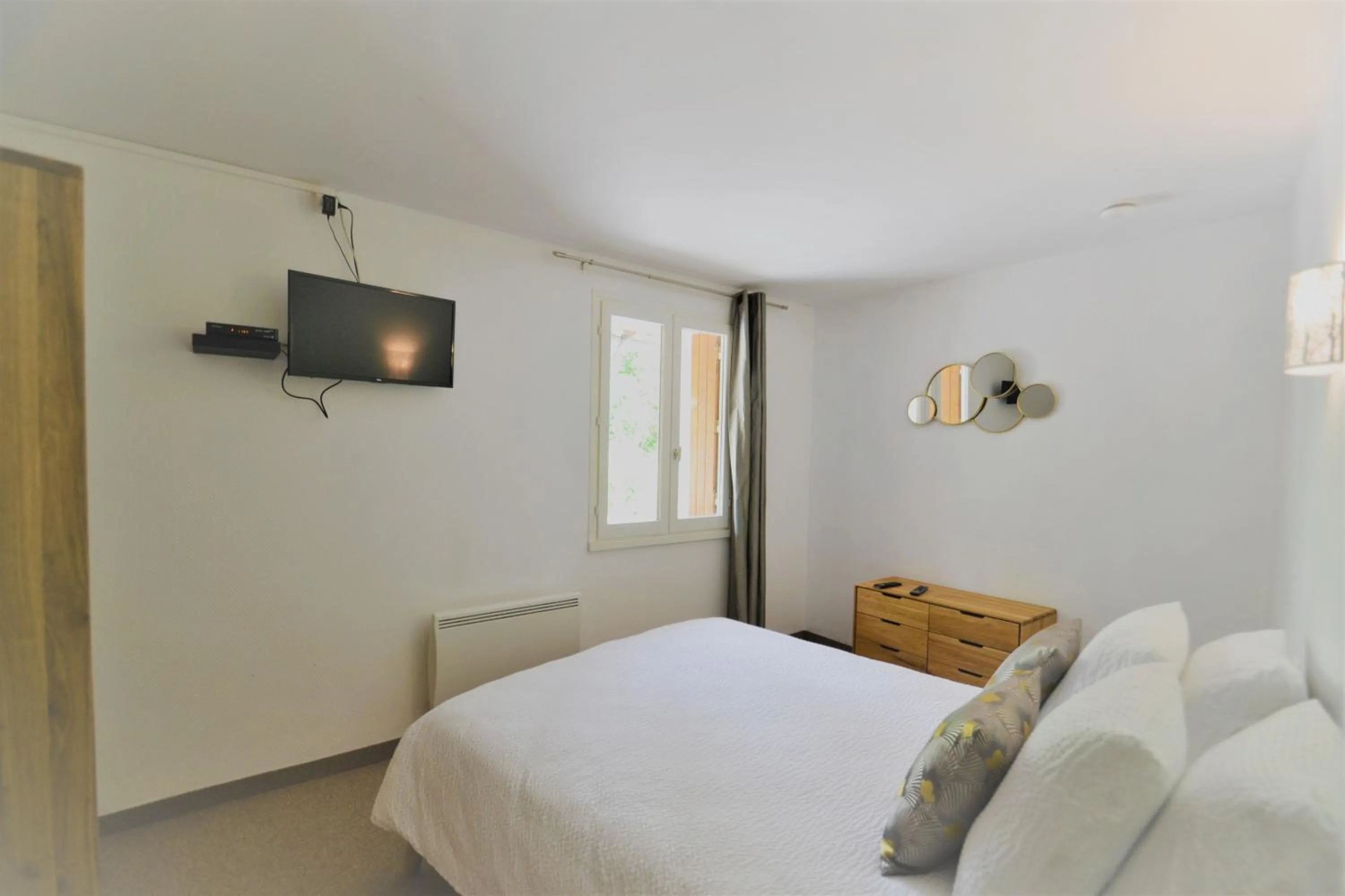 Photo of the whole room, Bed in Hôtel Le Martagon