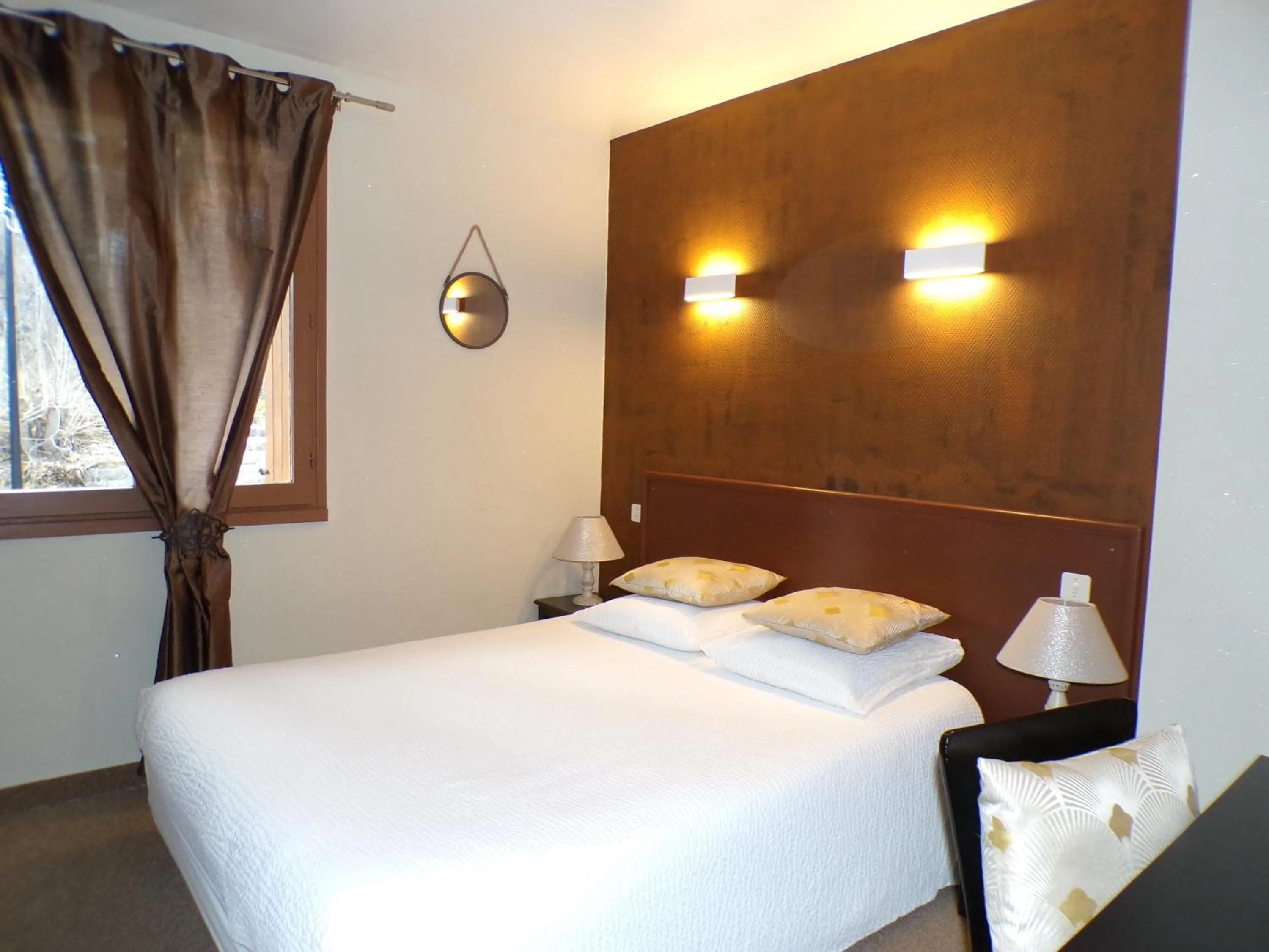 Photo of the whole room, Bed in Hôtel Le Martagon