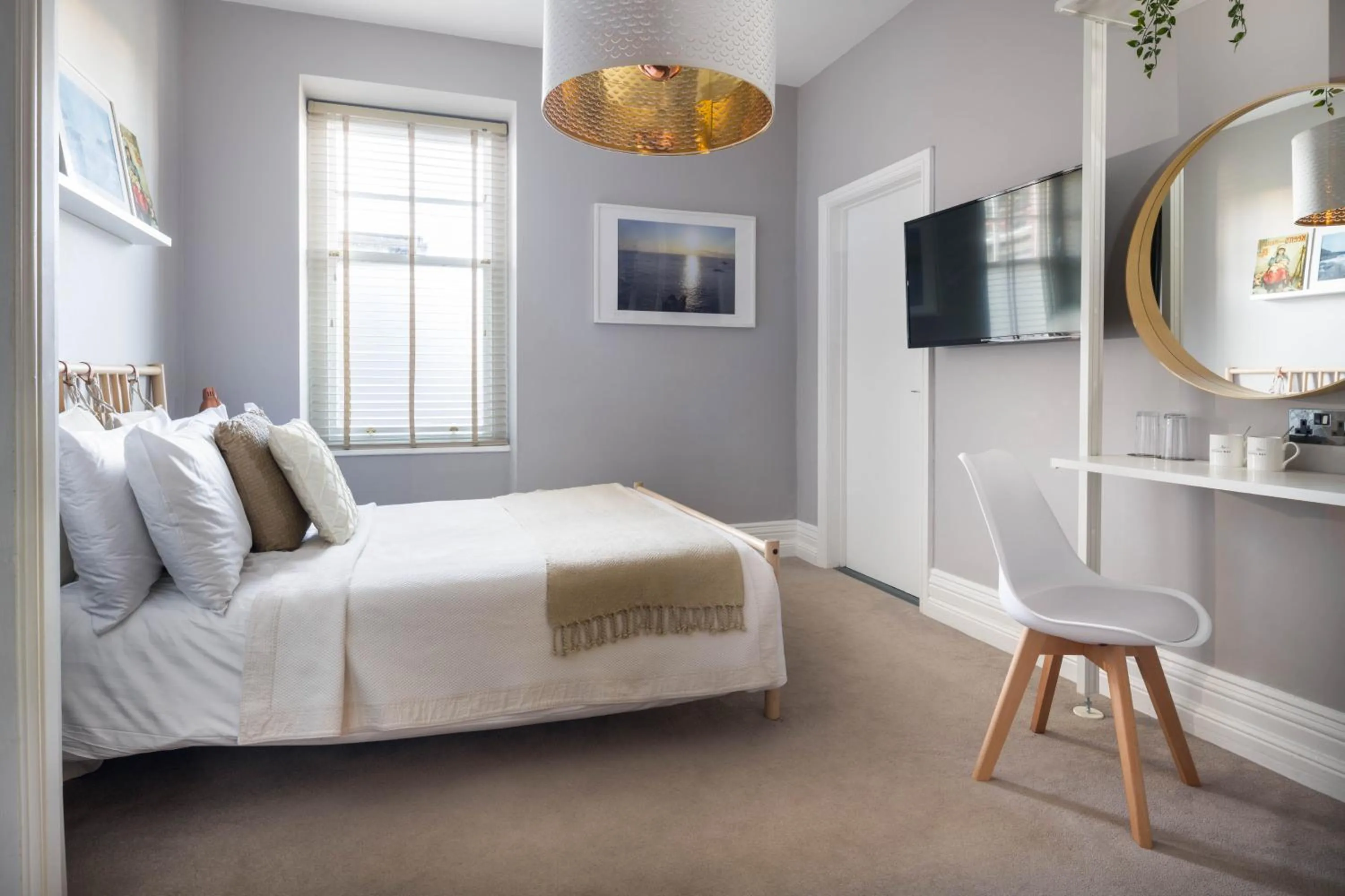 Bedroom, Bed in Housel Bay Hotel