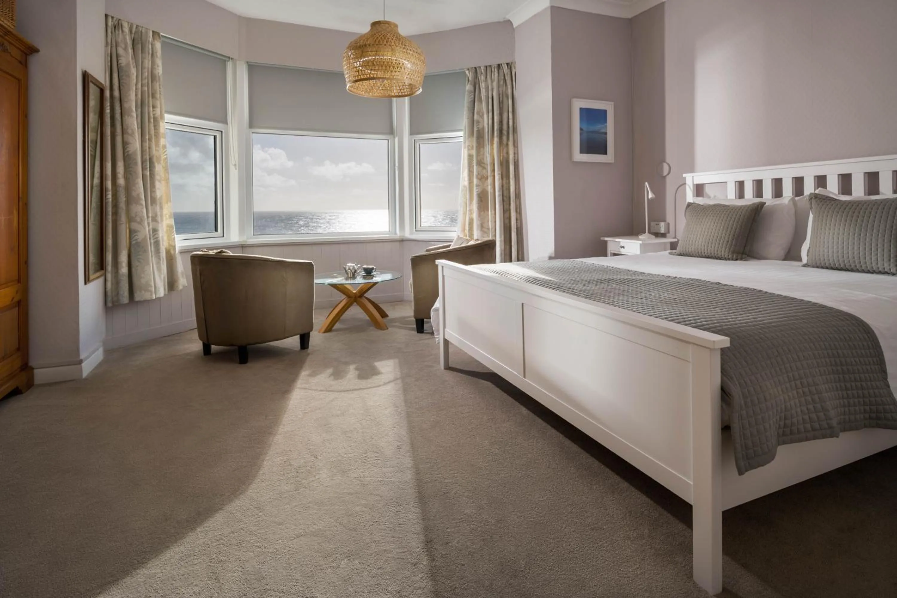 Bedroom, Bed in Housel Bay Hotel