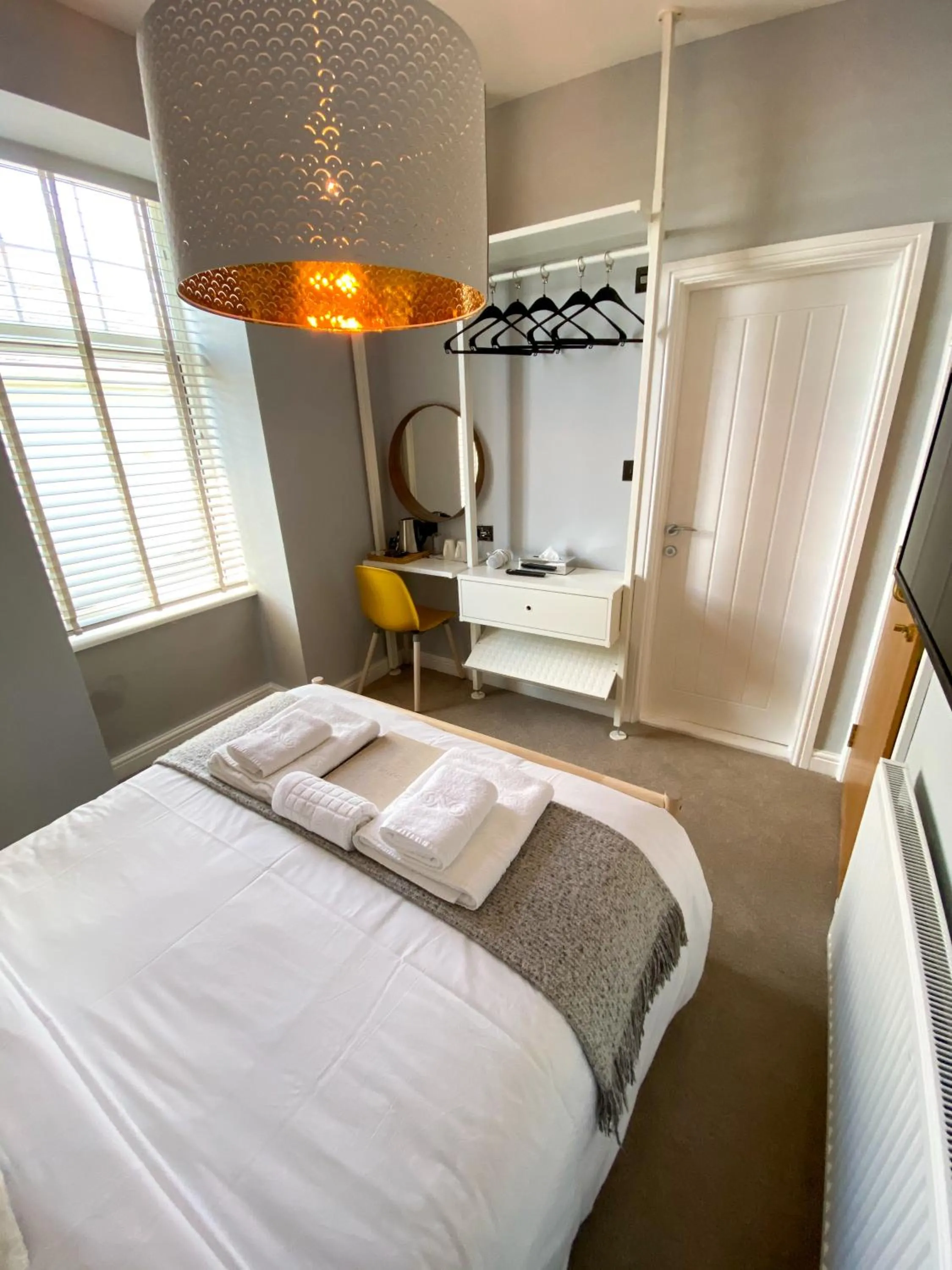 Bedroom, Bed in Housel Bay Hotel