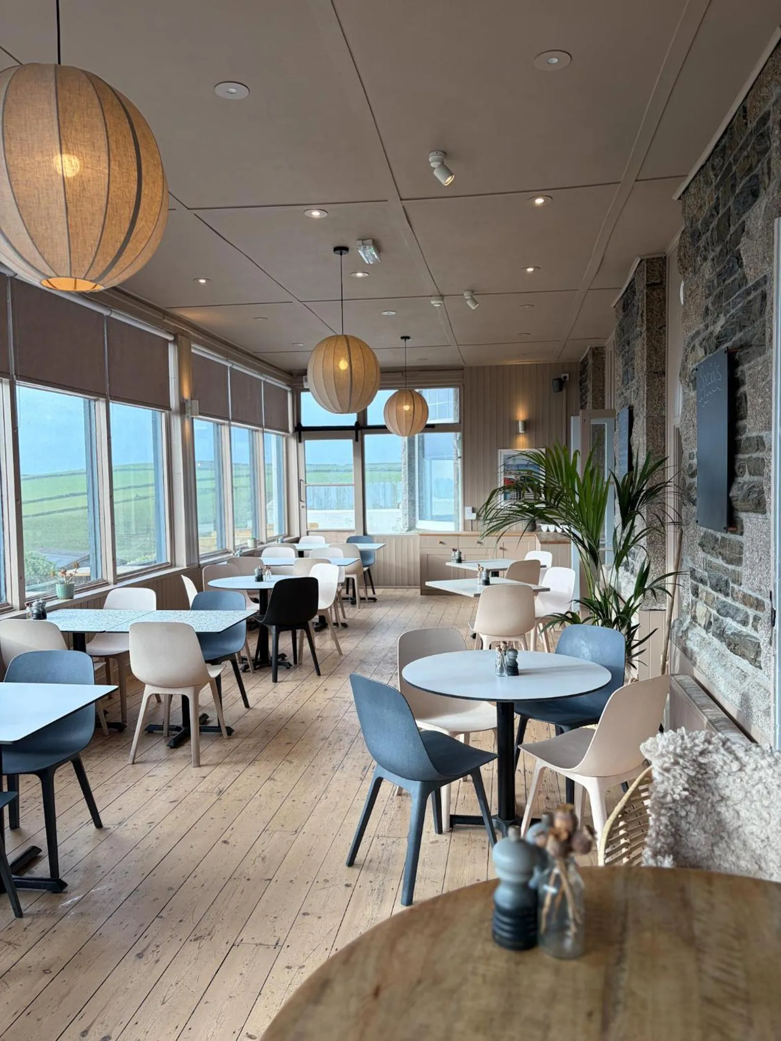 Restaurant/places to eat in Housel Bay Hotel