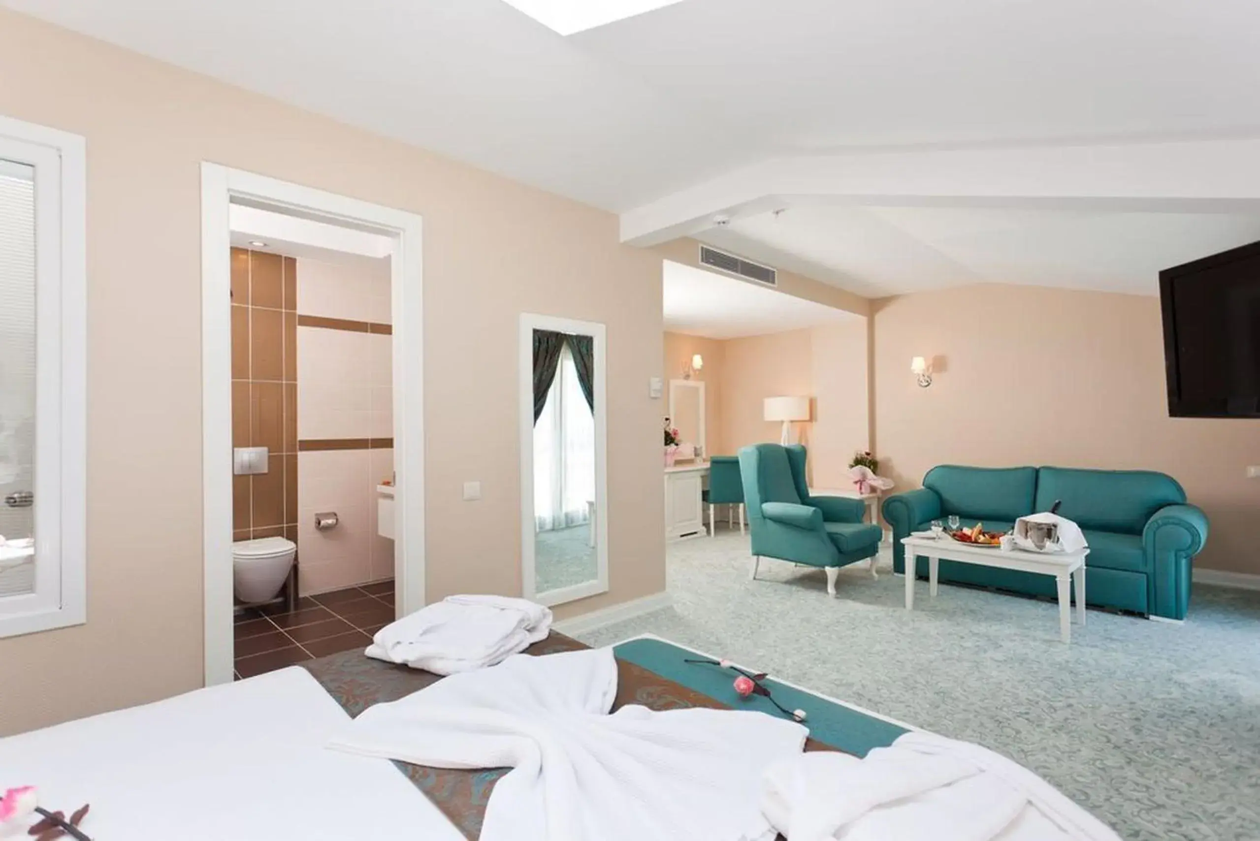 Photo of the whole room, Bed in Mercia Hotels & Resorts Photo of the whole room, Bed in Mercia Hotels & Resorts