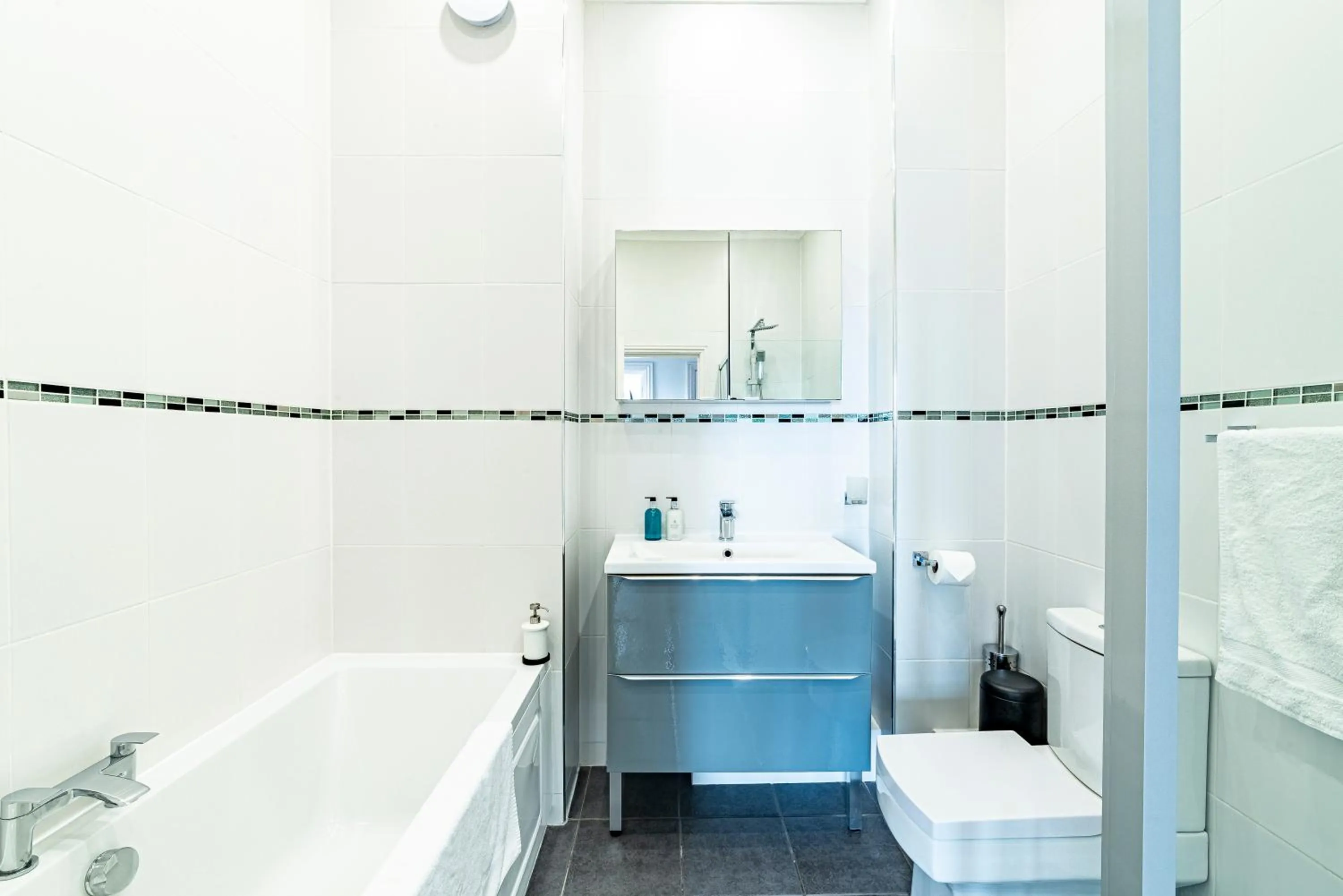 Shower in Greyfriars