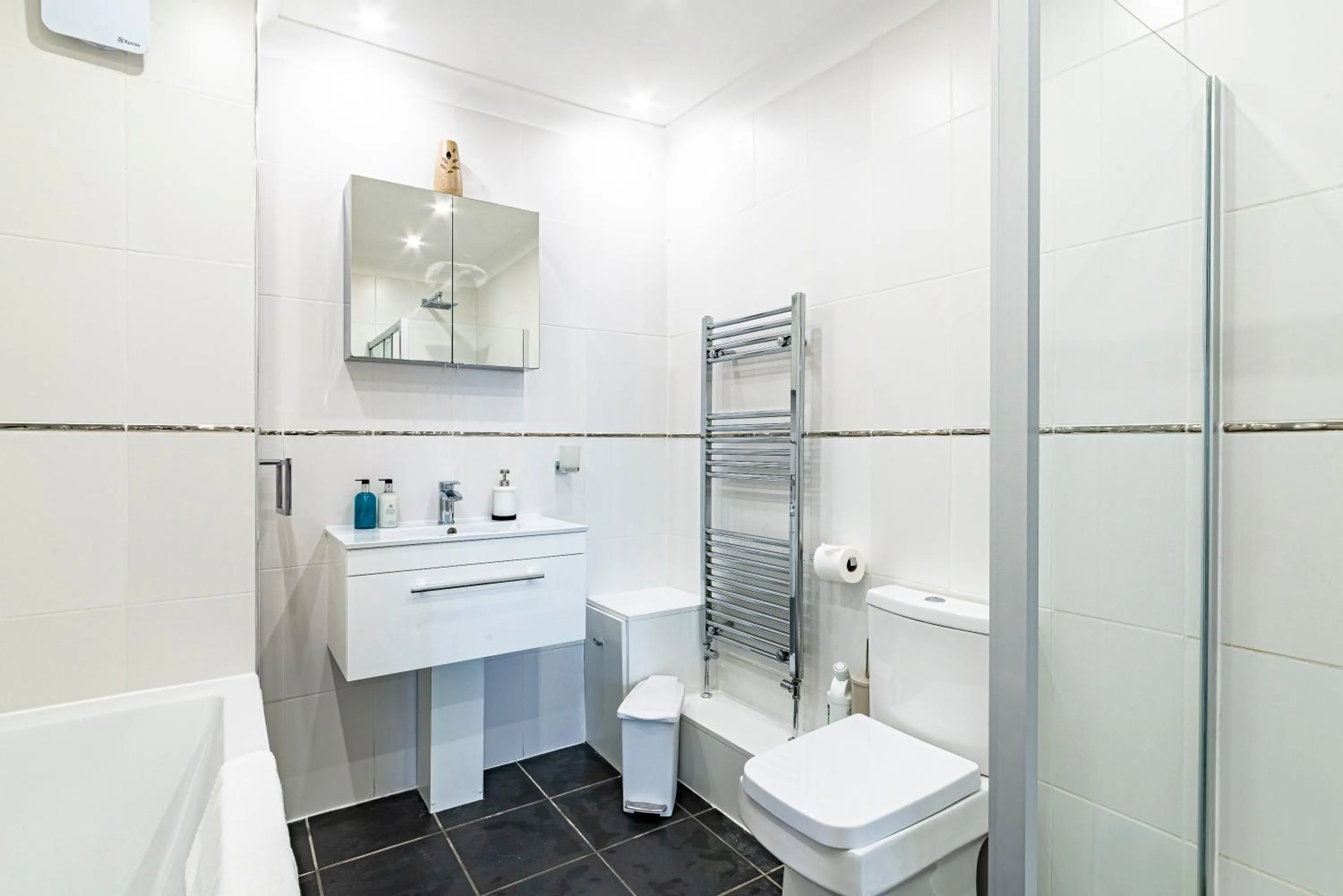 Shower in Greyfriars