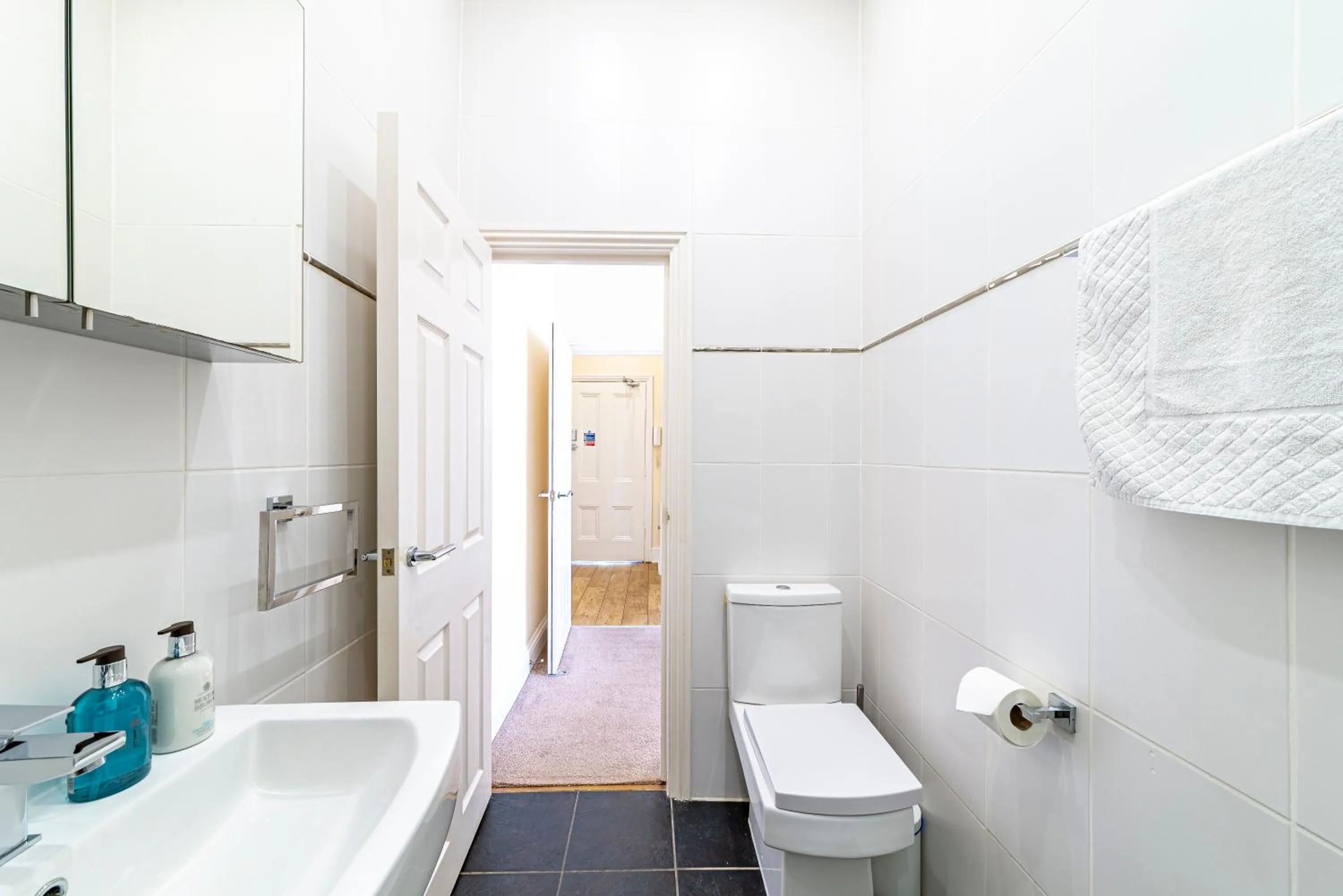 Shower in Greyfriars