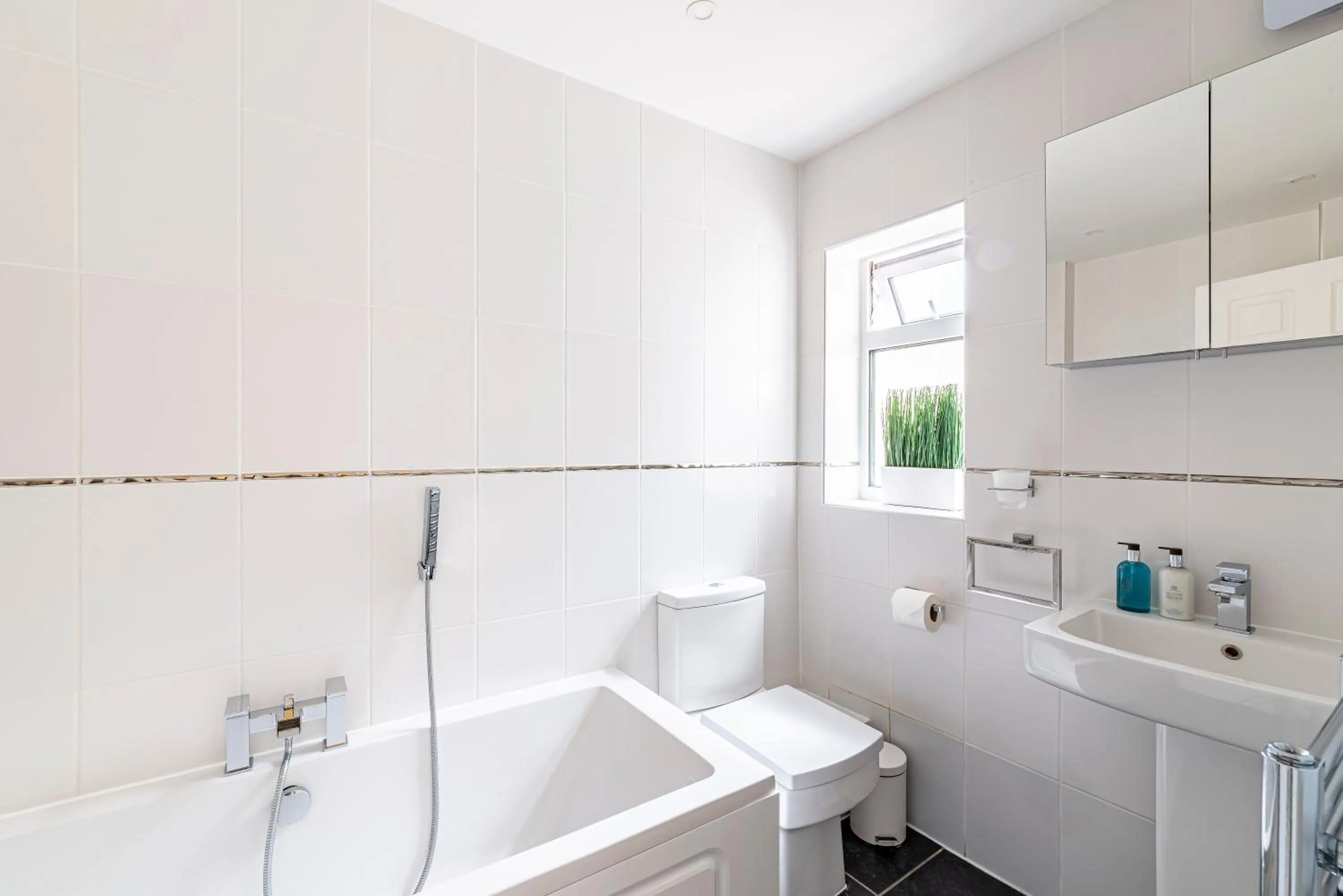 Shower in Greyfriars