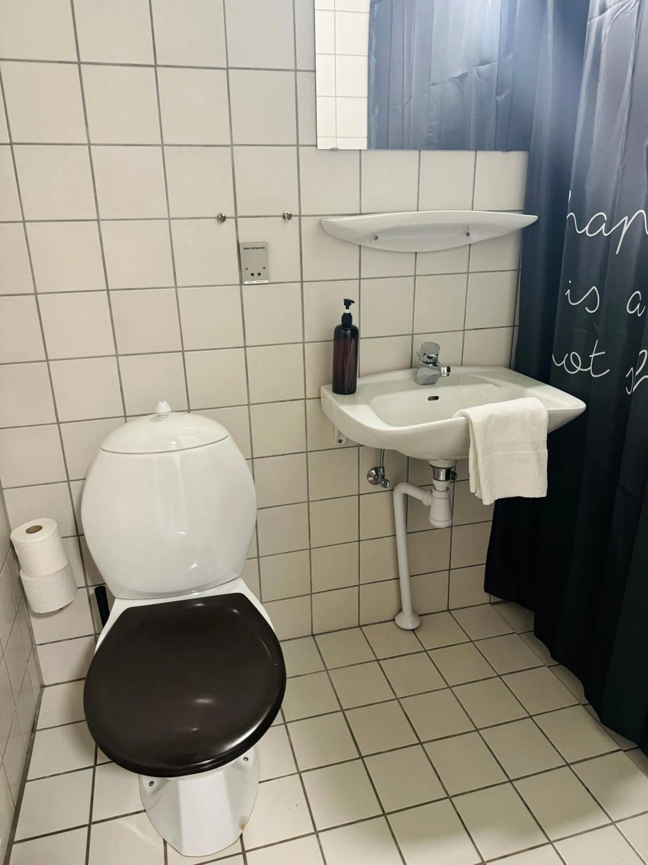 Toilet in KonceptHotel