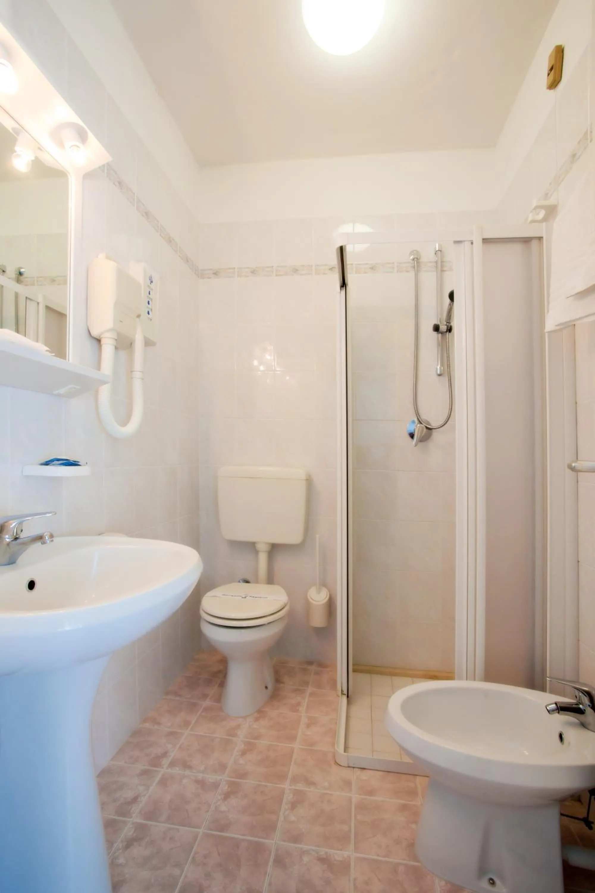 Shower in Hotel Sanremo