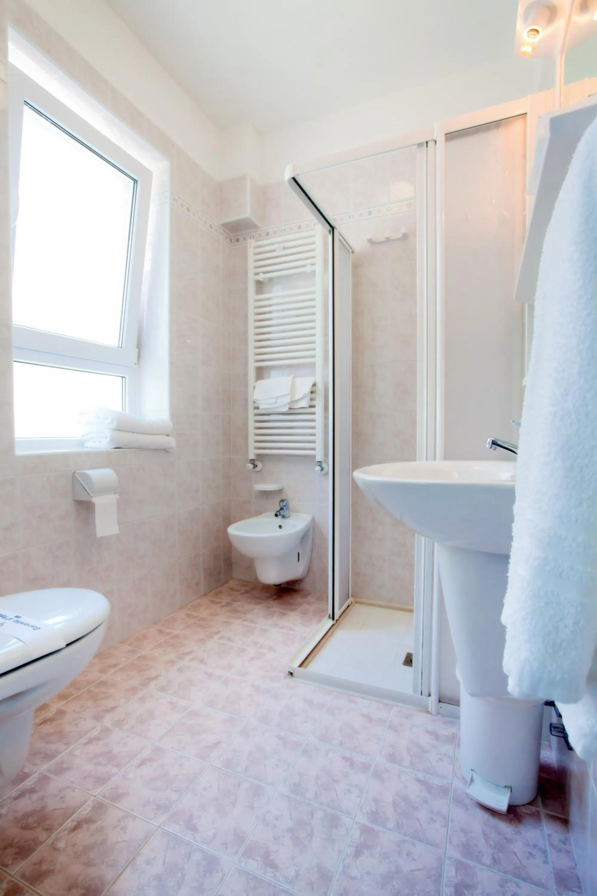 Shower in Hotel Sanremo