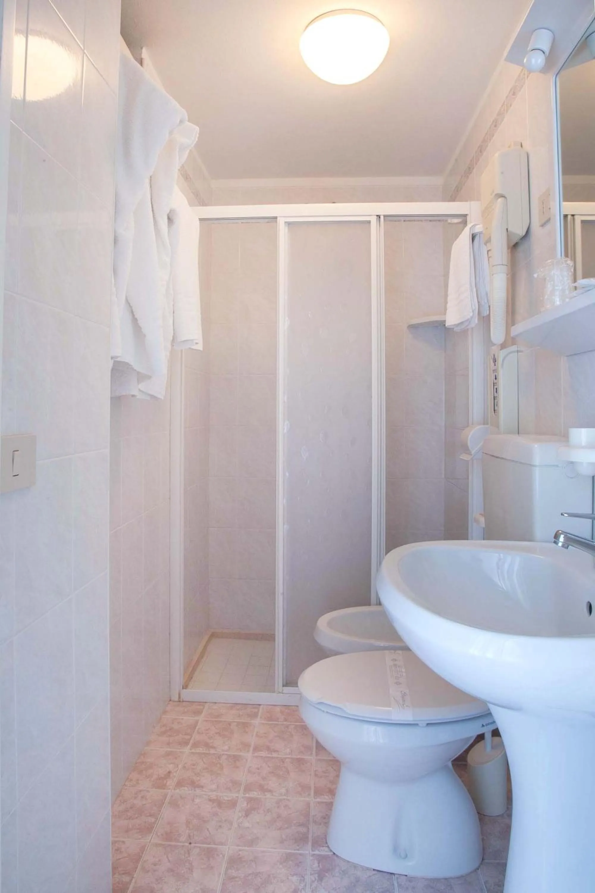 Shower in Hotel Sanremo