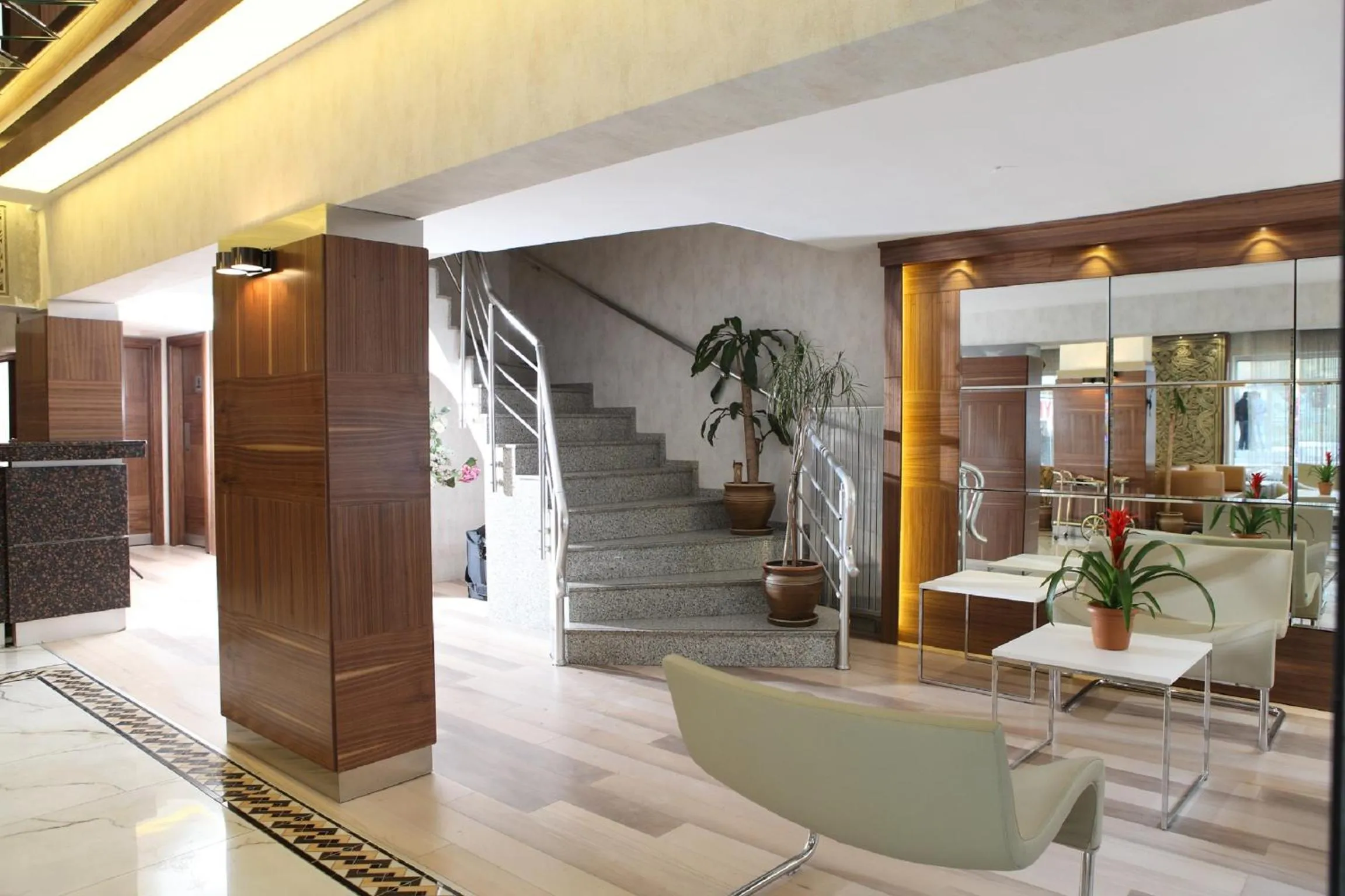 Lobby or reception in Sultan Hotel-Restaurant-Bistro