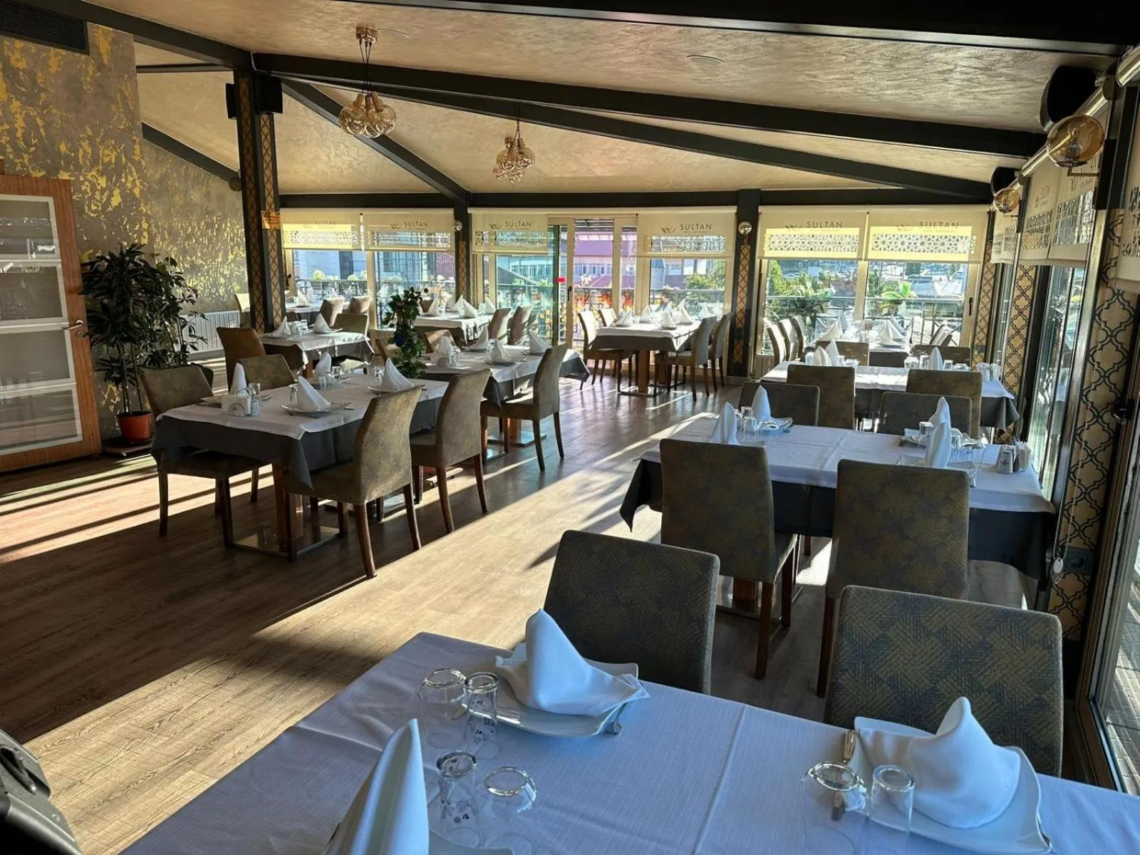 Restaurant/places to eat in Sultan Hotel-Restaurant-Bistro