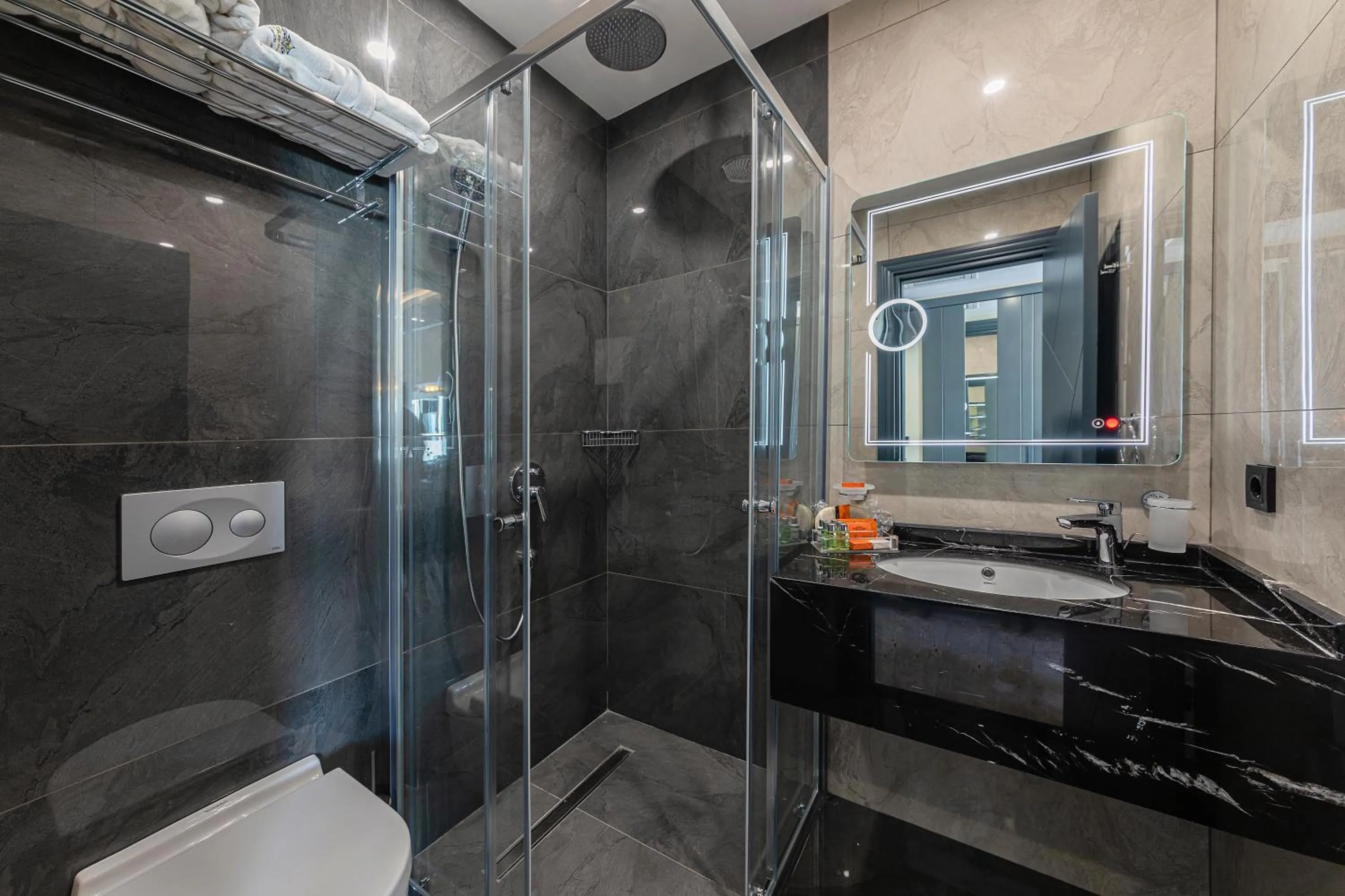 Bathroom in The Magnaura Palace Hotel