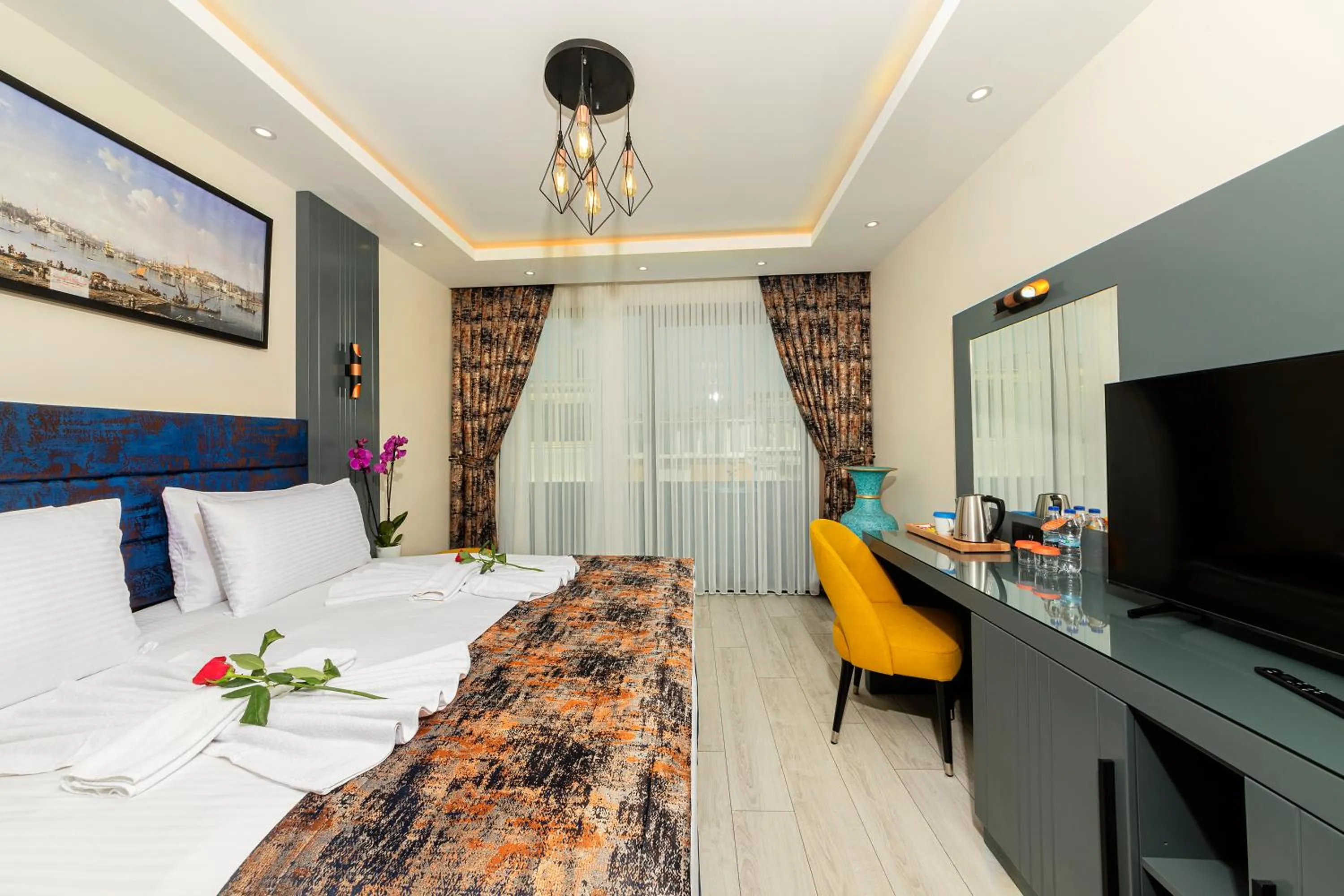 Photo of the whole room, Bed in The Magnaura Palace Hotel