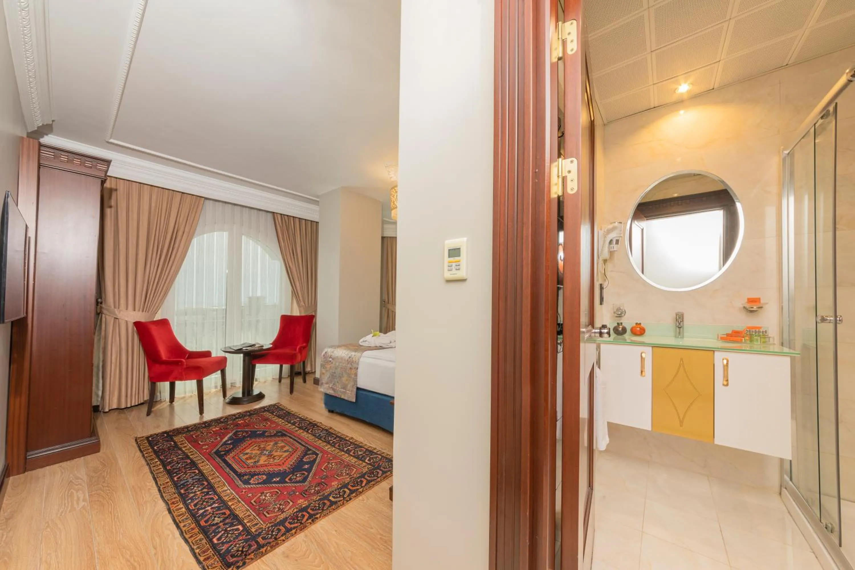 Bathroom in The Magnaura Palace Hotel