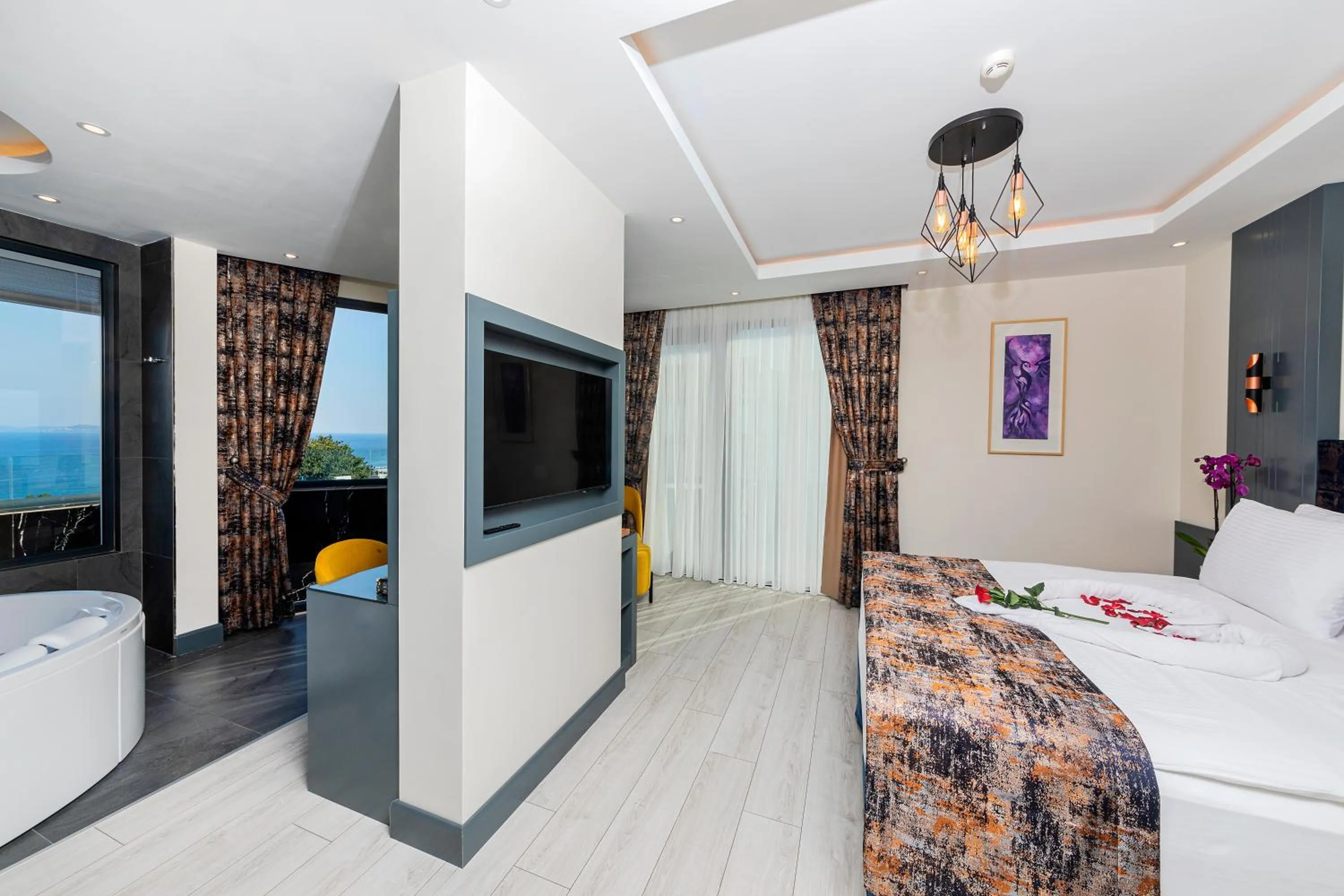 Communal lounge/ TV room, Bed in The Magnaura Palace Hotel