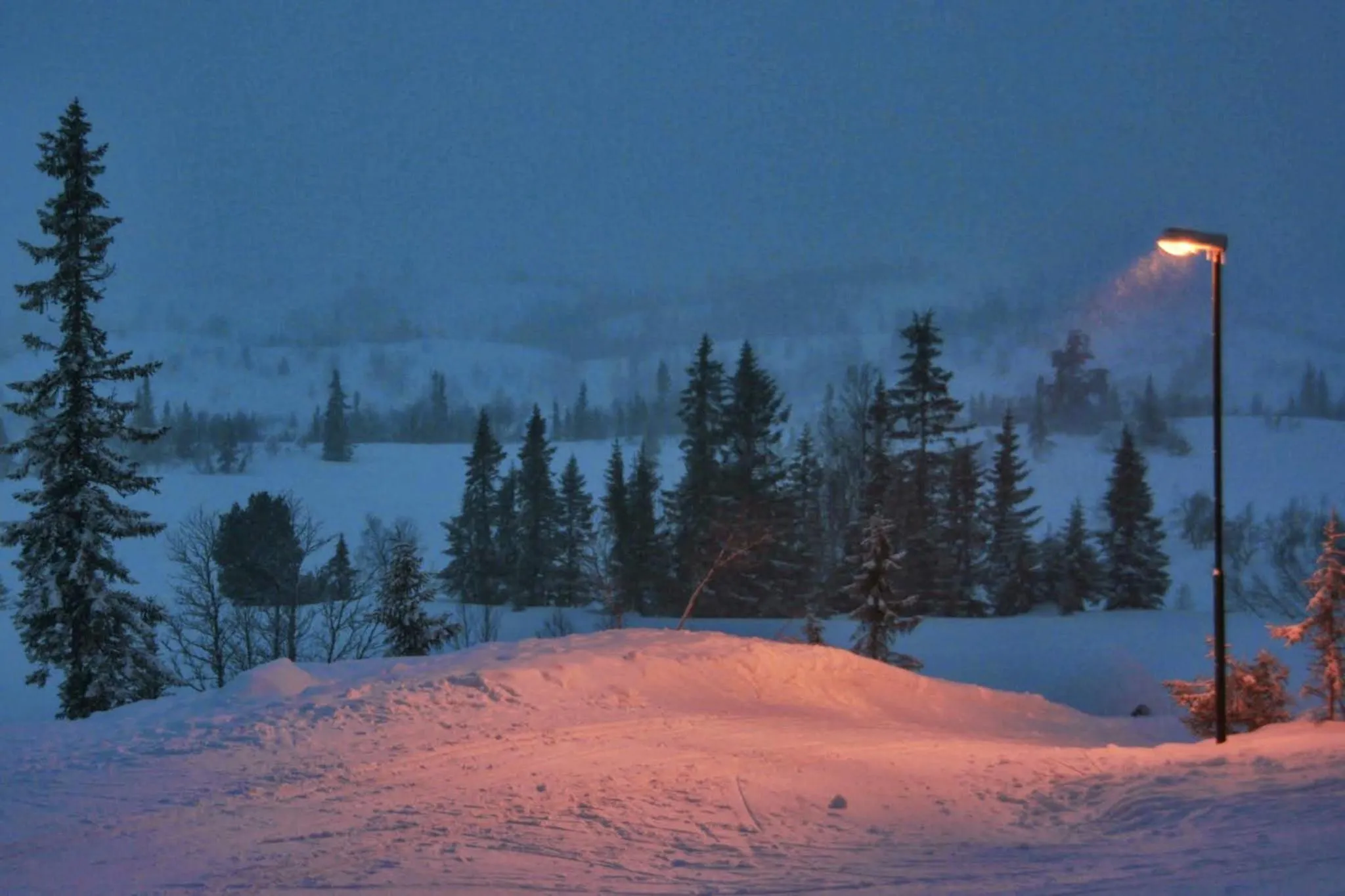 Night in Kvitåvatn Fjellstue