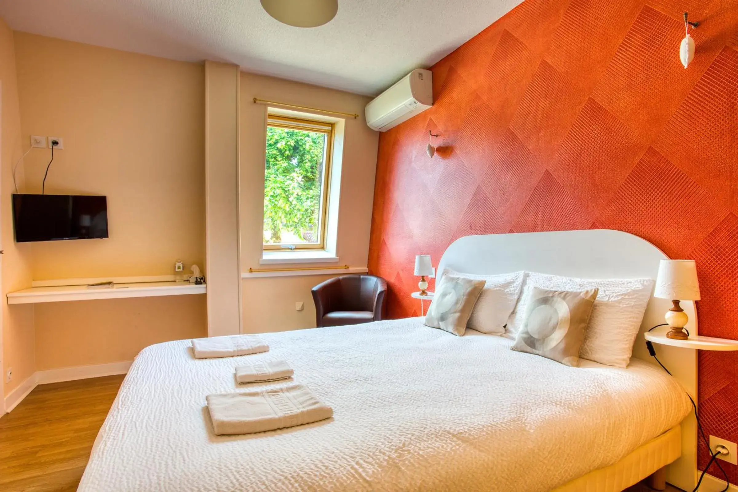 Superior Double Room in Hôtel A Jayac - Logis Hotels Superior Double Room in Hôtel A Jayac - Logis Hotels