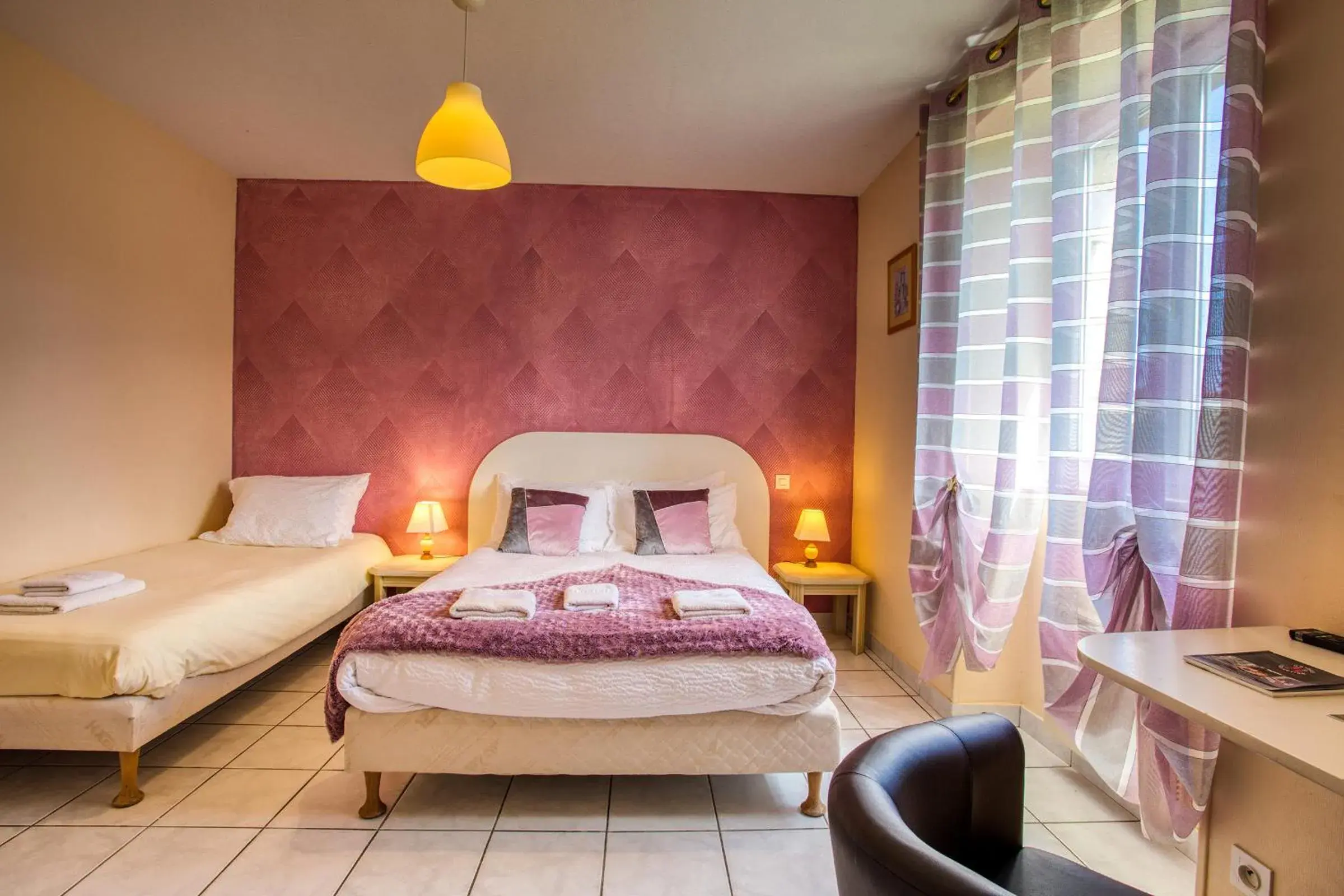 Classic Triple Room in Hôtel A Jayac - Logis Hotels Classic Triple Room in Hôtel A Jayac - Logis Hotels