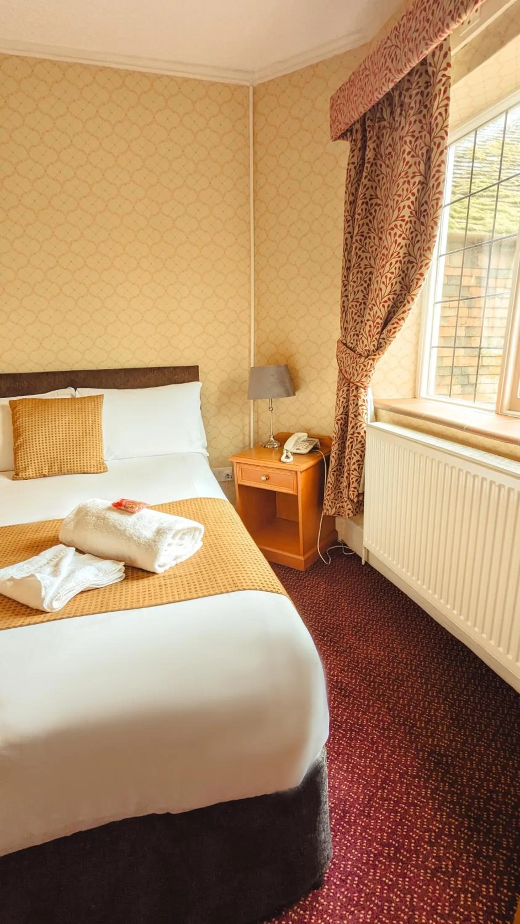 Bedroom, Bed in Howfield Manor Hotel