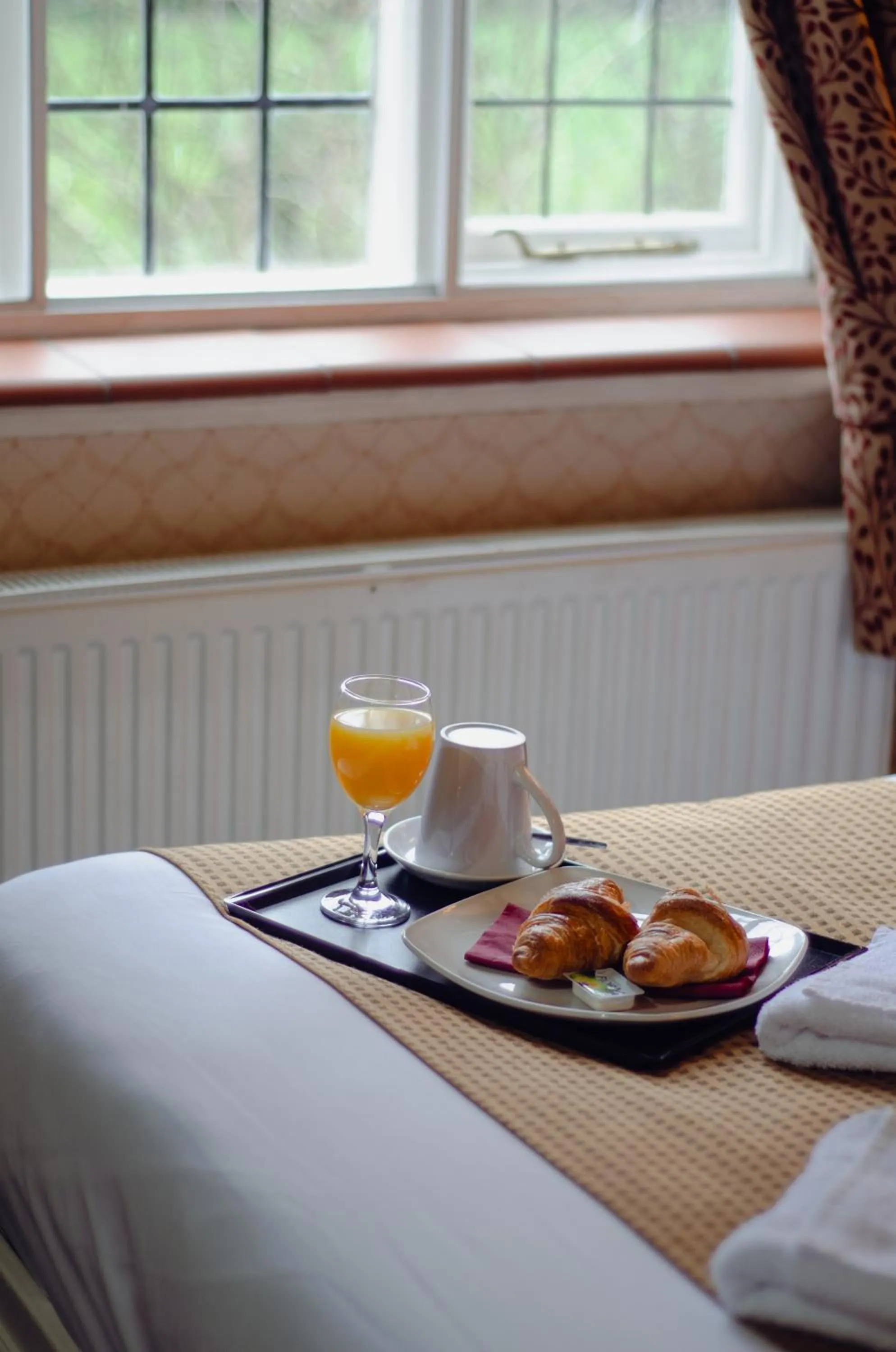 Food and drinks, Bed in Howfield Manor Hotel