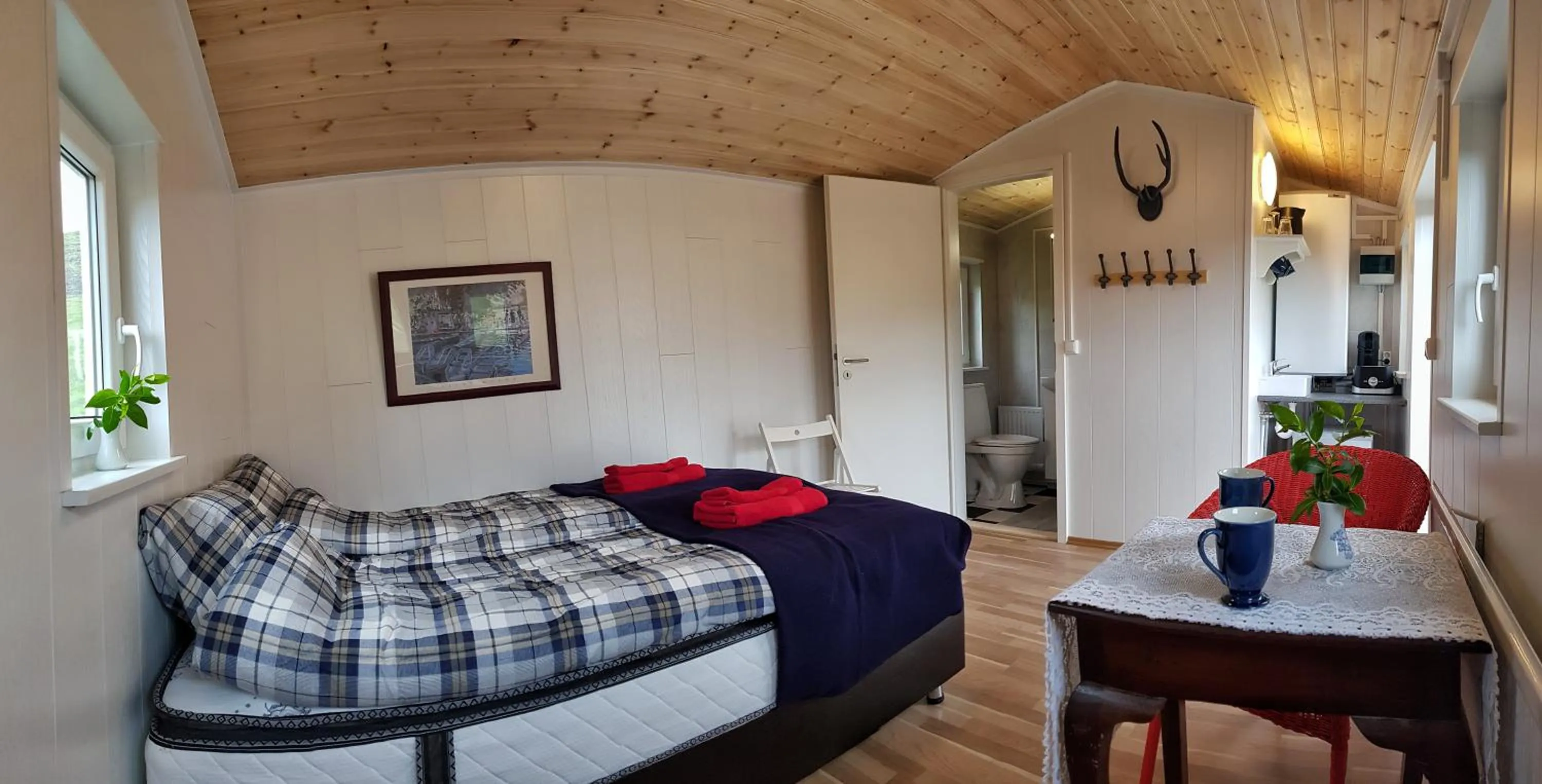 Photo of the whole room, Bed in Ravencliff Lodge