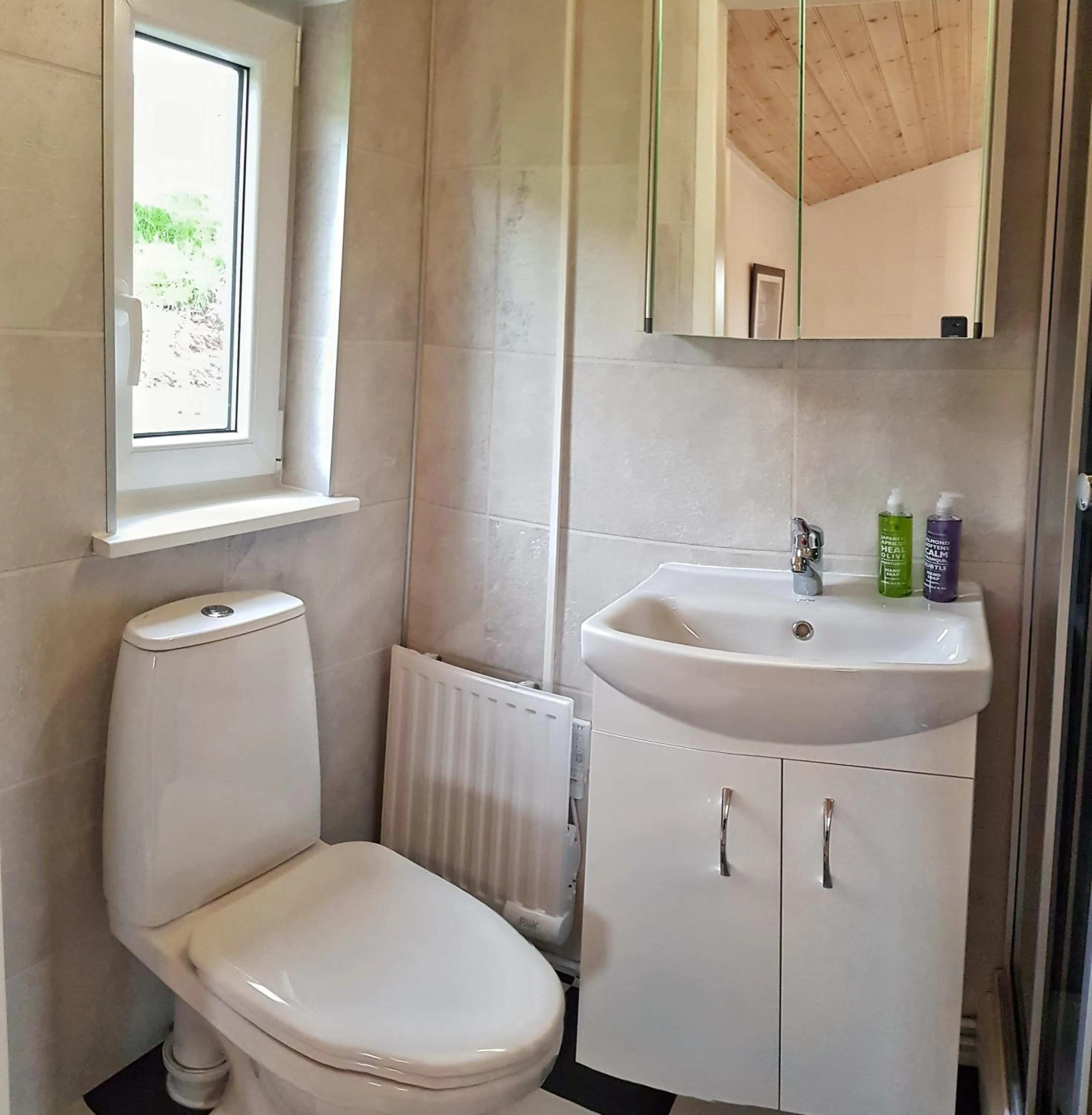 Toilet in Ravencliff Lodge