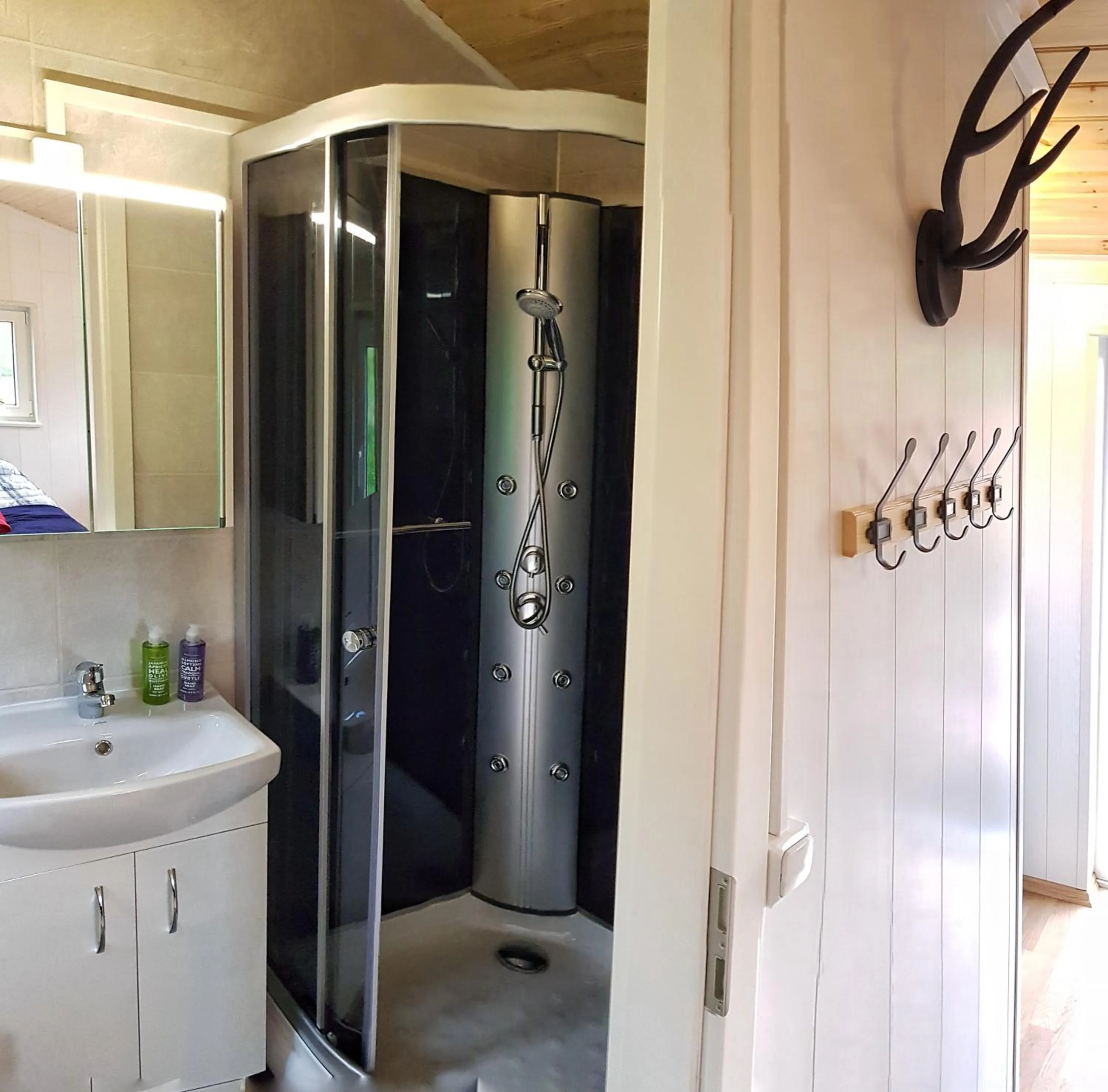 Shower in Ravencliff Lodge