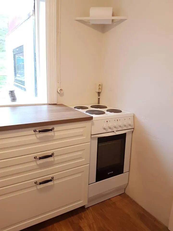 Communal kitchen in Ravencliff Lodge