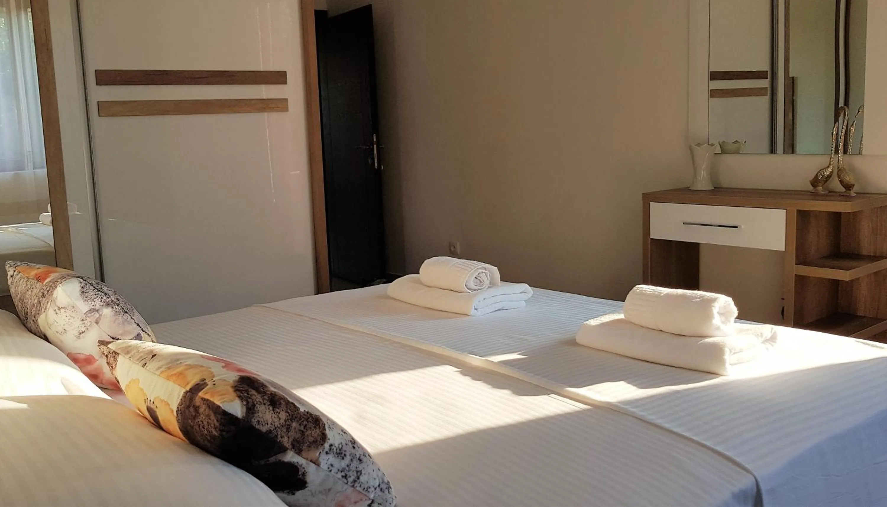 Bedroom, Bed in Green Hill Apartments