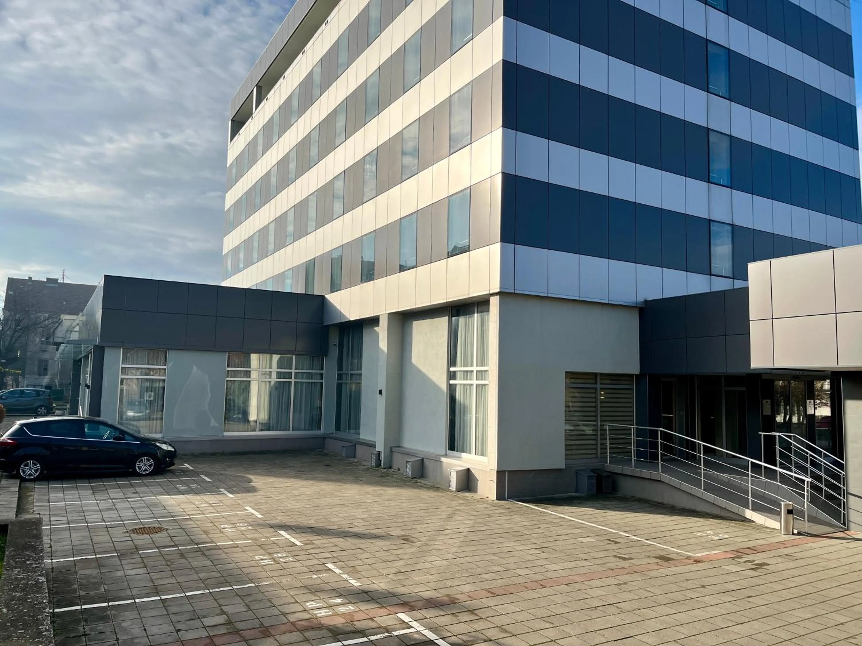 Property building in Hotel Monogram Park