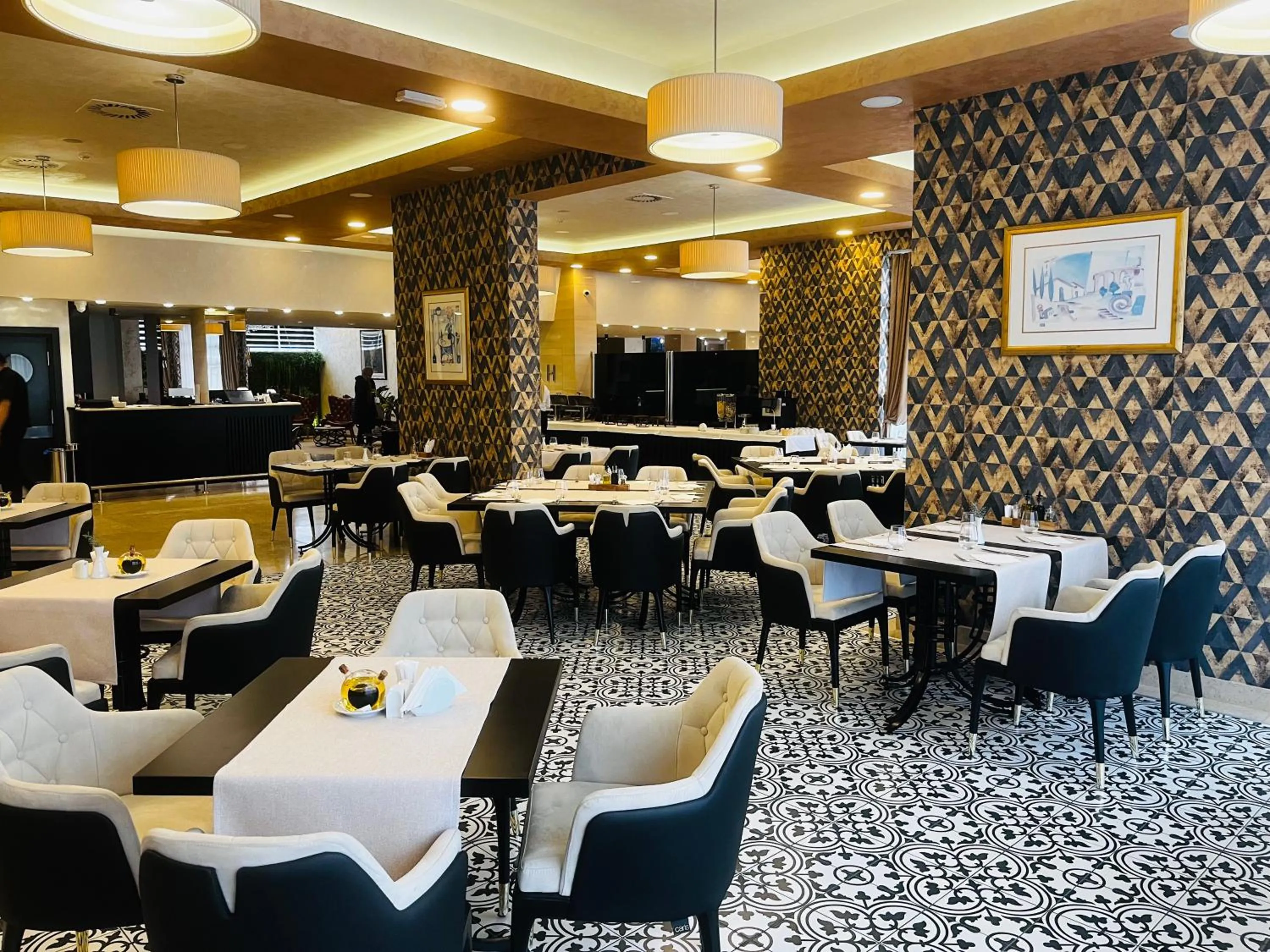 Restaurant/places to eat in Hotel Monogram Park