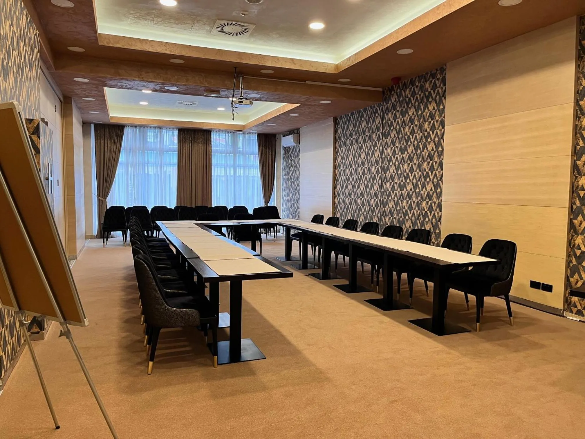 Business facilities in Hotel Monogram Park