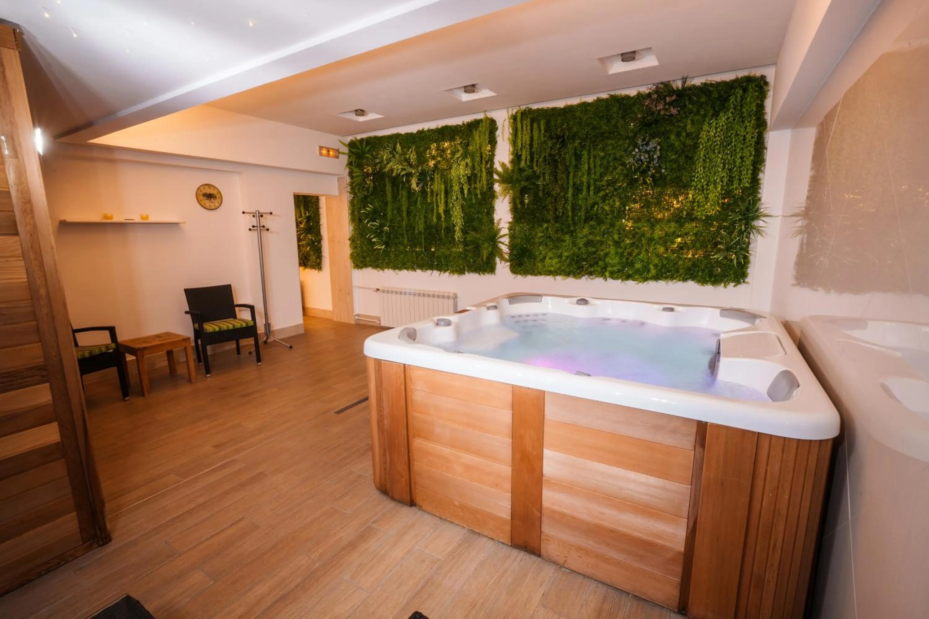 Hot Tub in Hotel Monogram Park