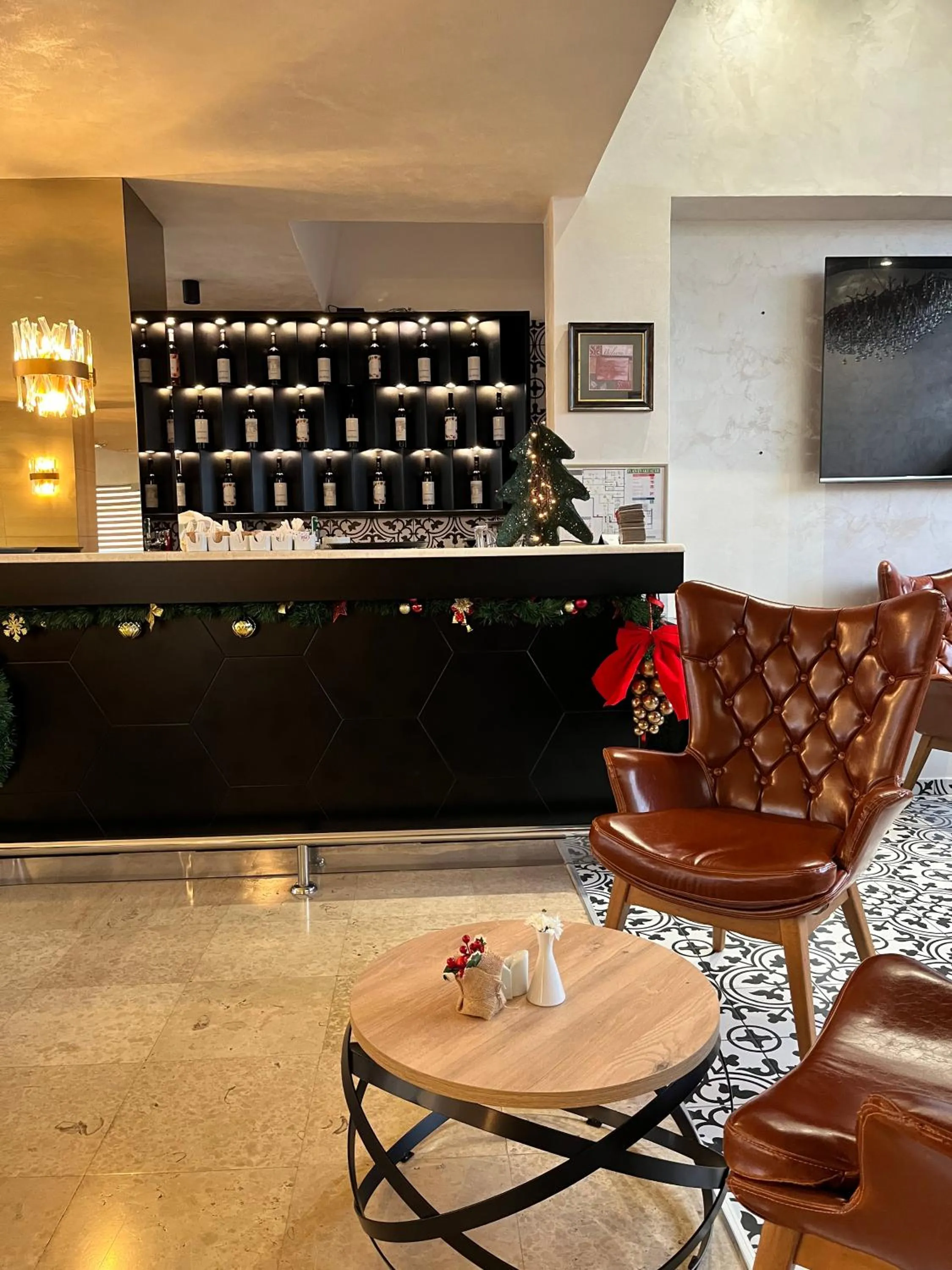 Restaurant/places to eat in Hotel Monogram Park