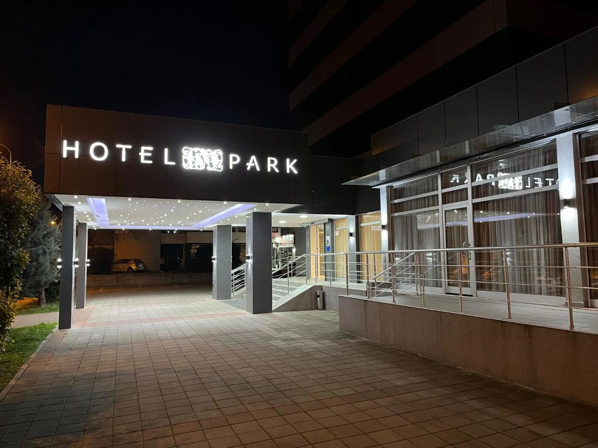 Facade/entrance in Hotel Monogram Park