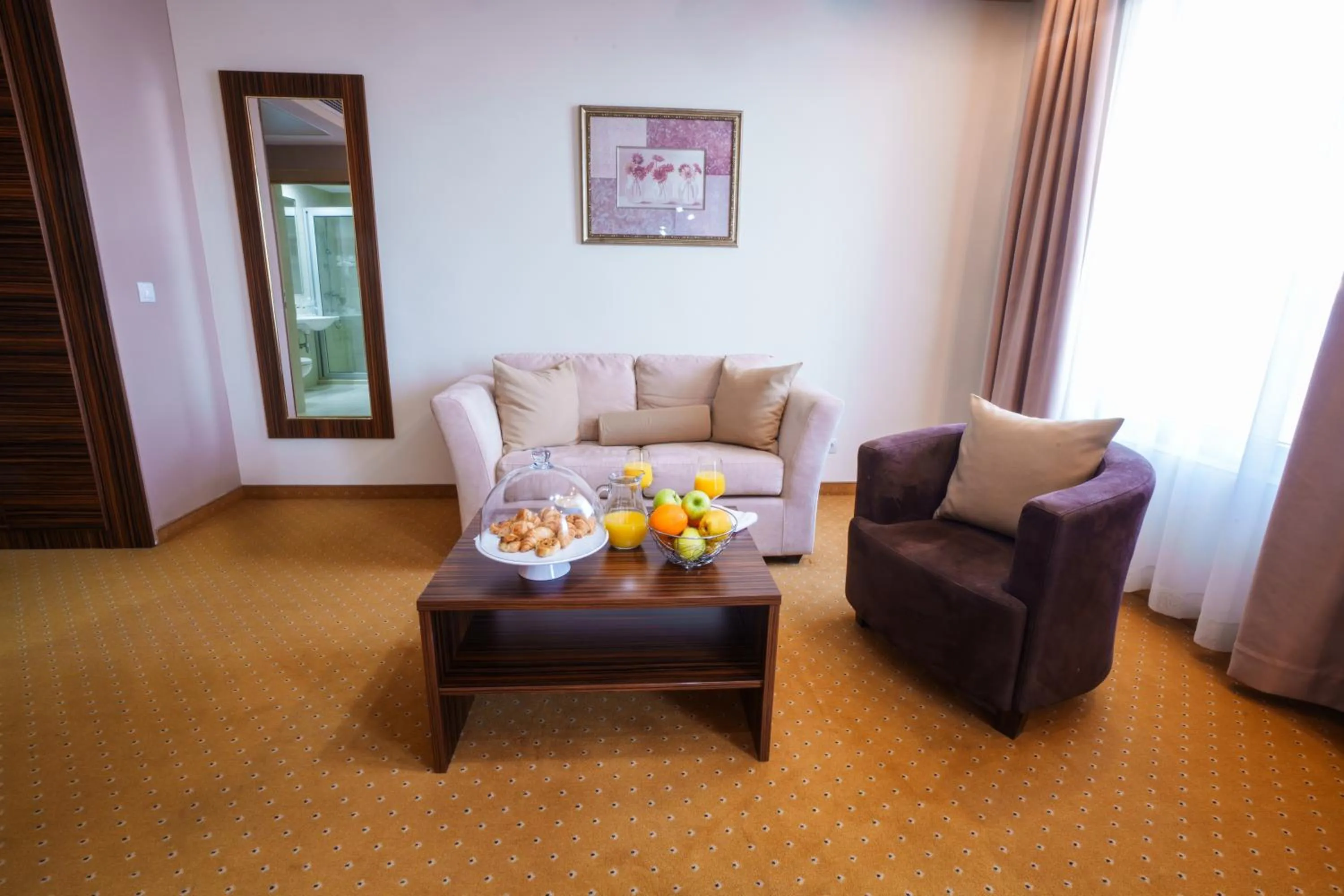 Seating area in Hotel Monogram Park