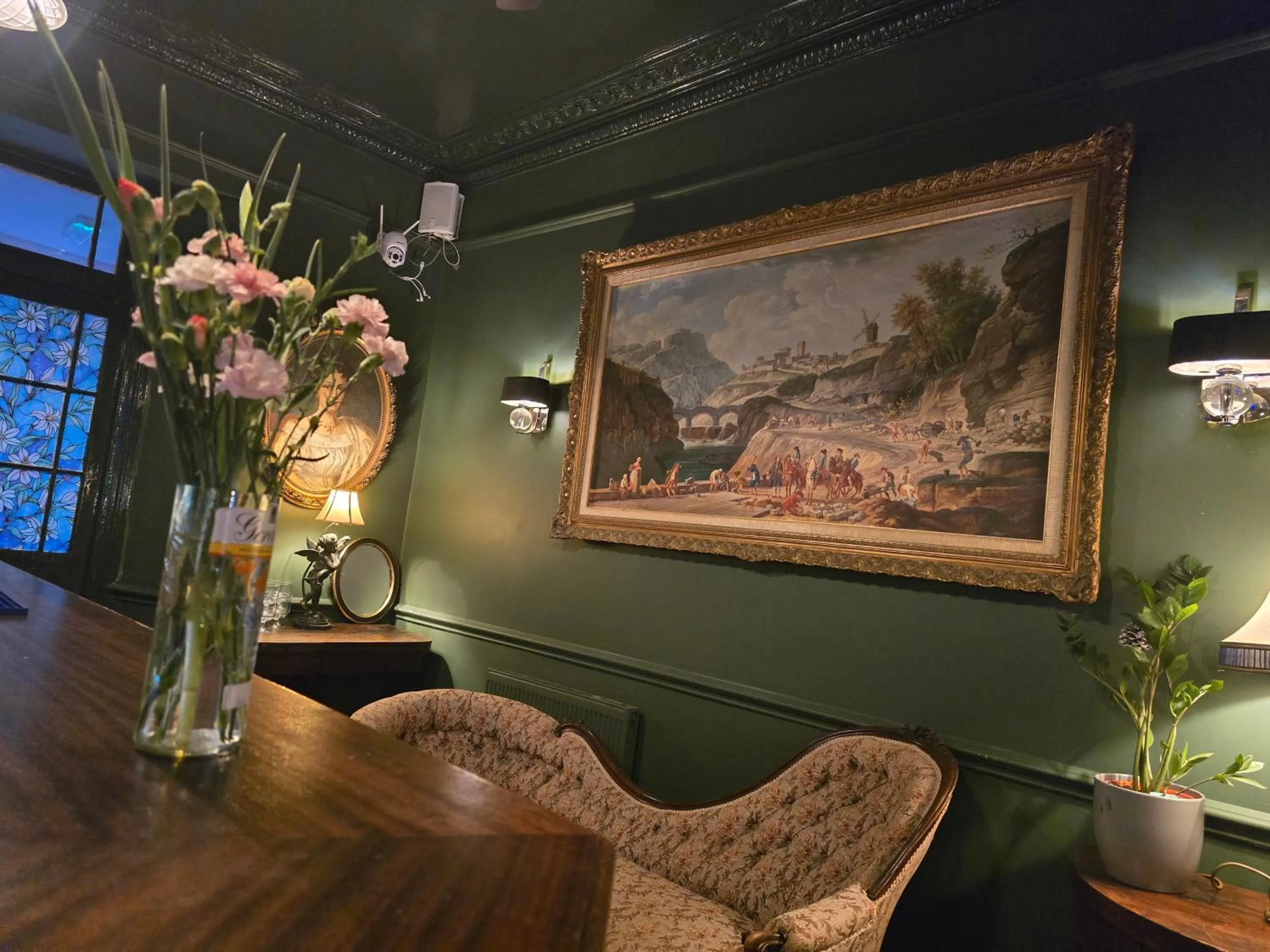 Lounge or bar in Queens Court Hotel