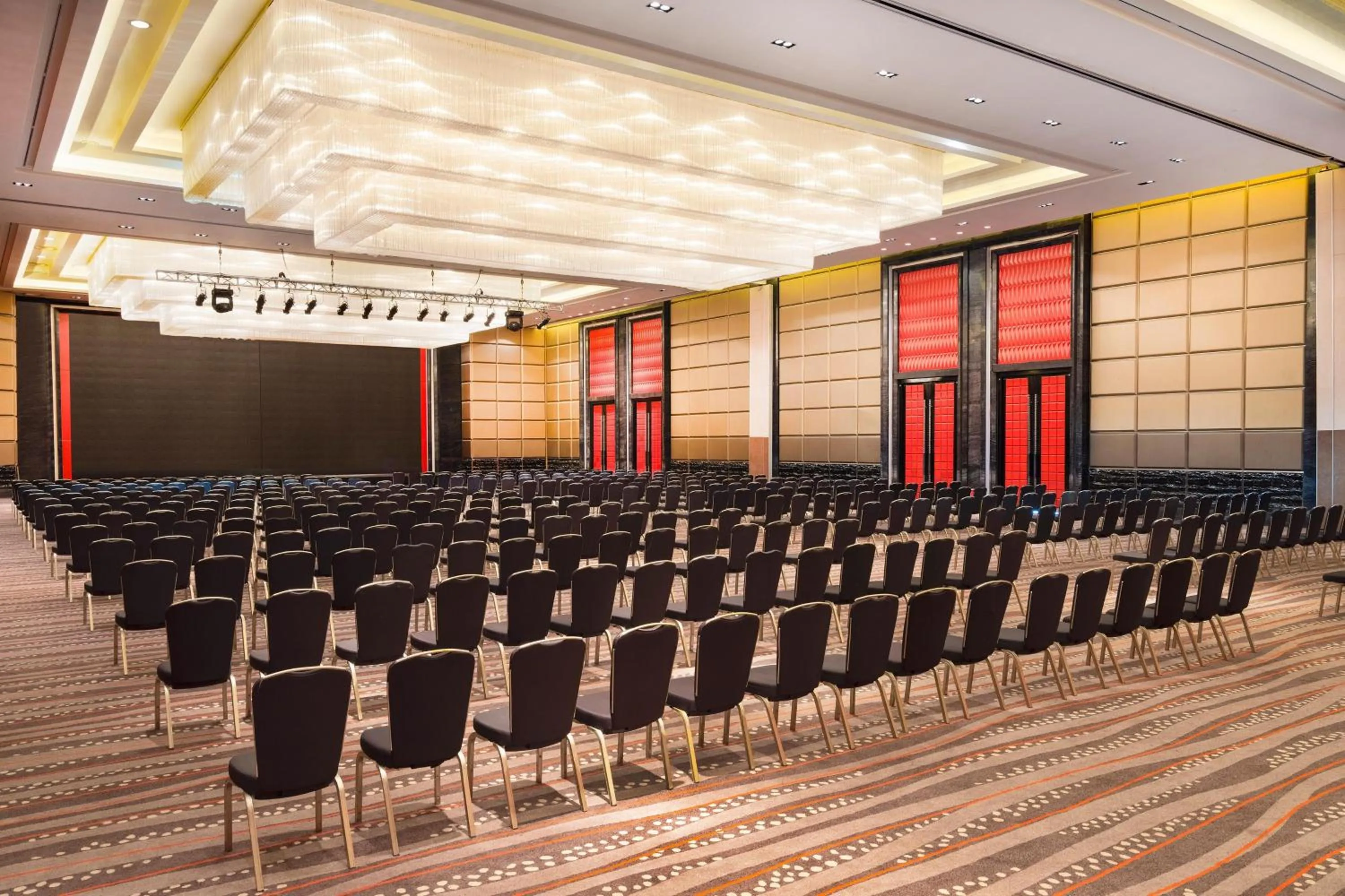 Meeting/conference room in Le Méridien Qingdao l Instagrammable l CBD l Nearby seaside,nearby May 4th Square