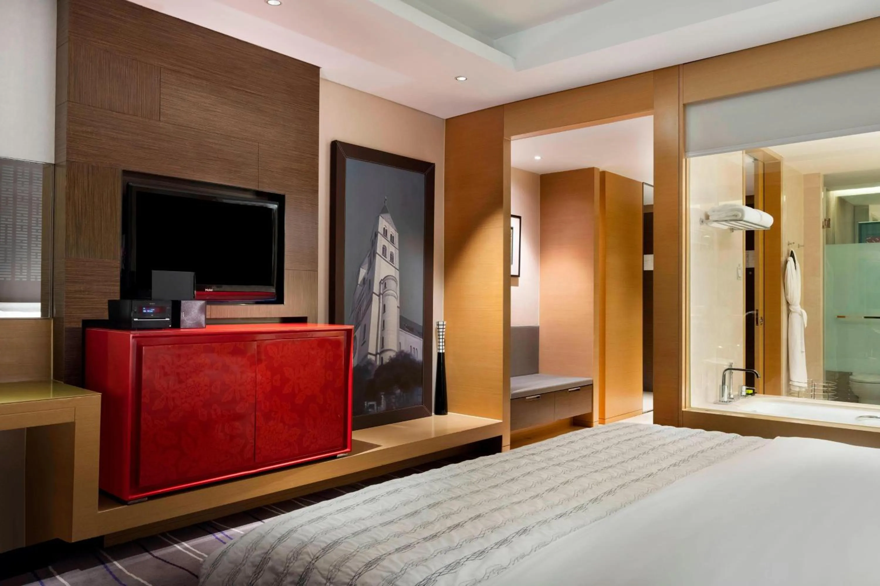 TV and multimedia, Bed in Le Méridien Qingdao l Instagrammable l CBD l Nearby seaside,nearby May 4th Square