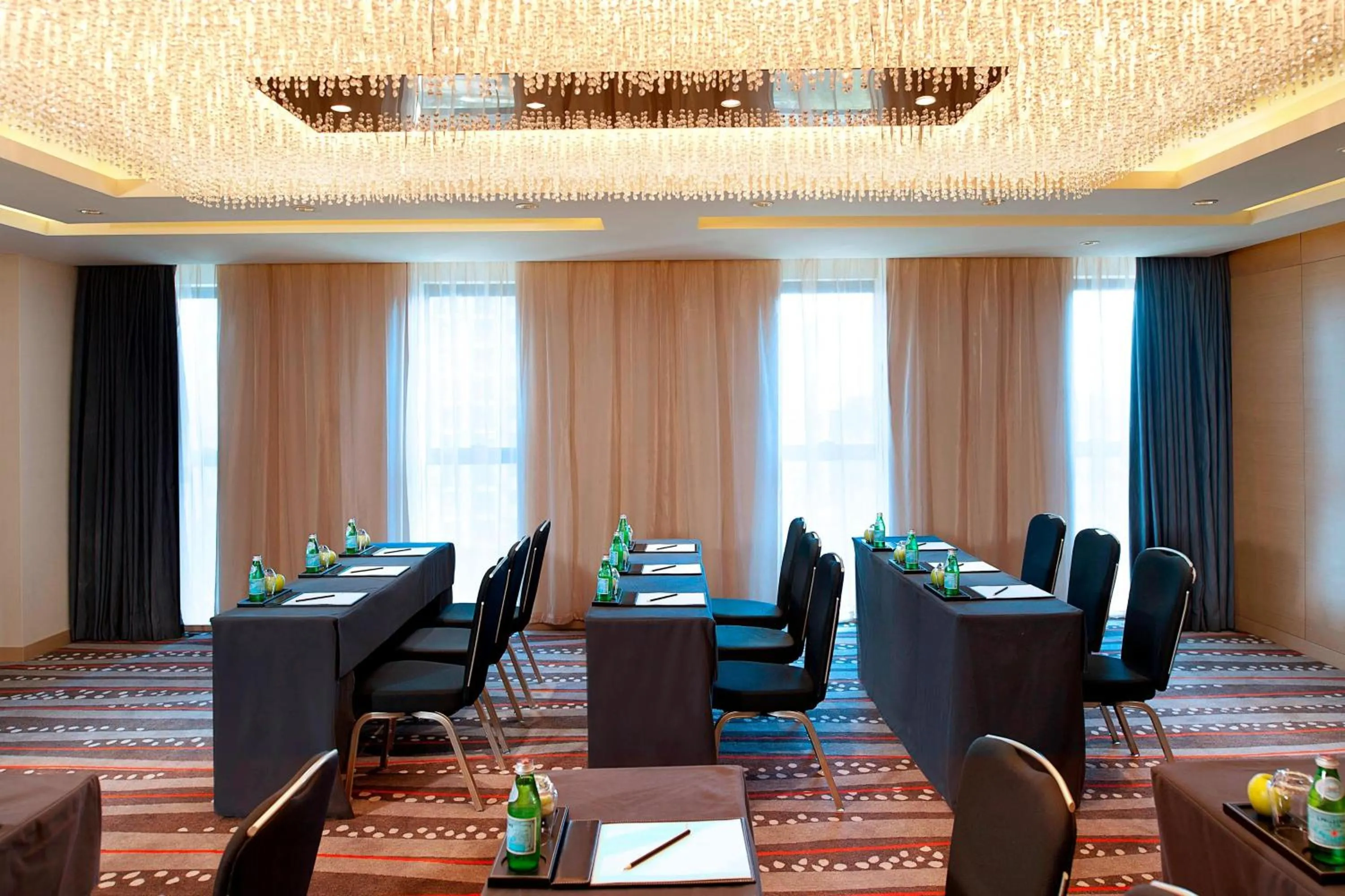 Meeting/conference room in Le Méridien Qingdao l Instagrammable l CBD l Nearby seaside,nearby May 4th Square