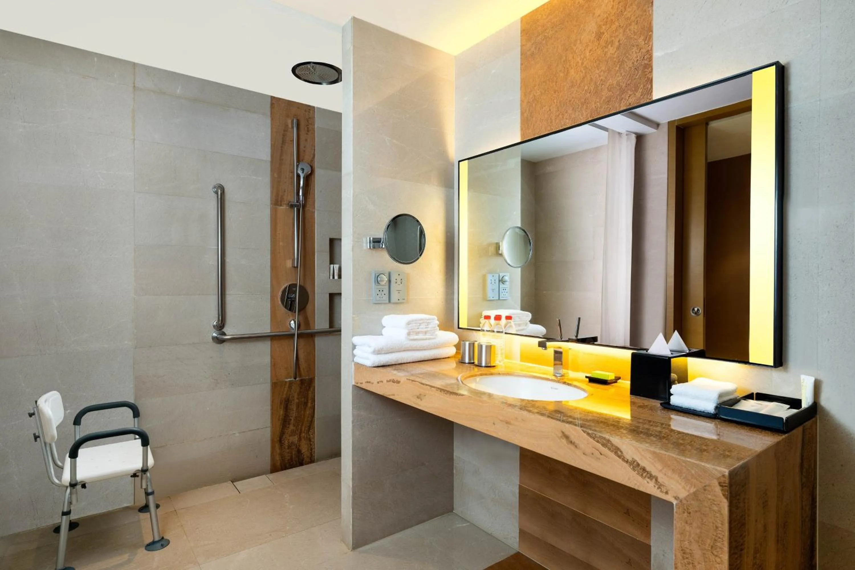 Toilet in Le Méridien Qingdao l Instagrammable l CBD l Nearby seaside,nearby May 4th Square