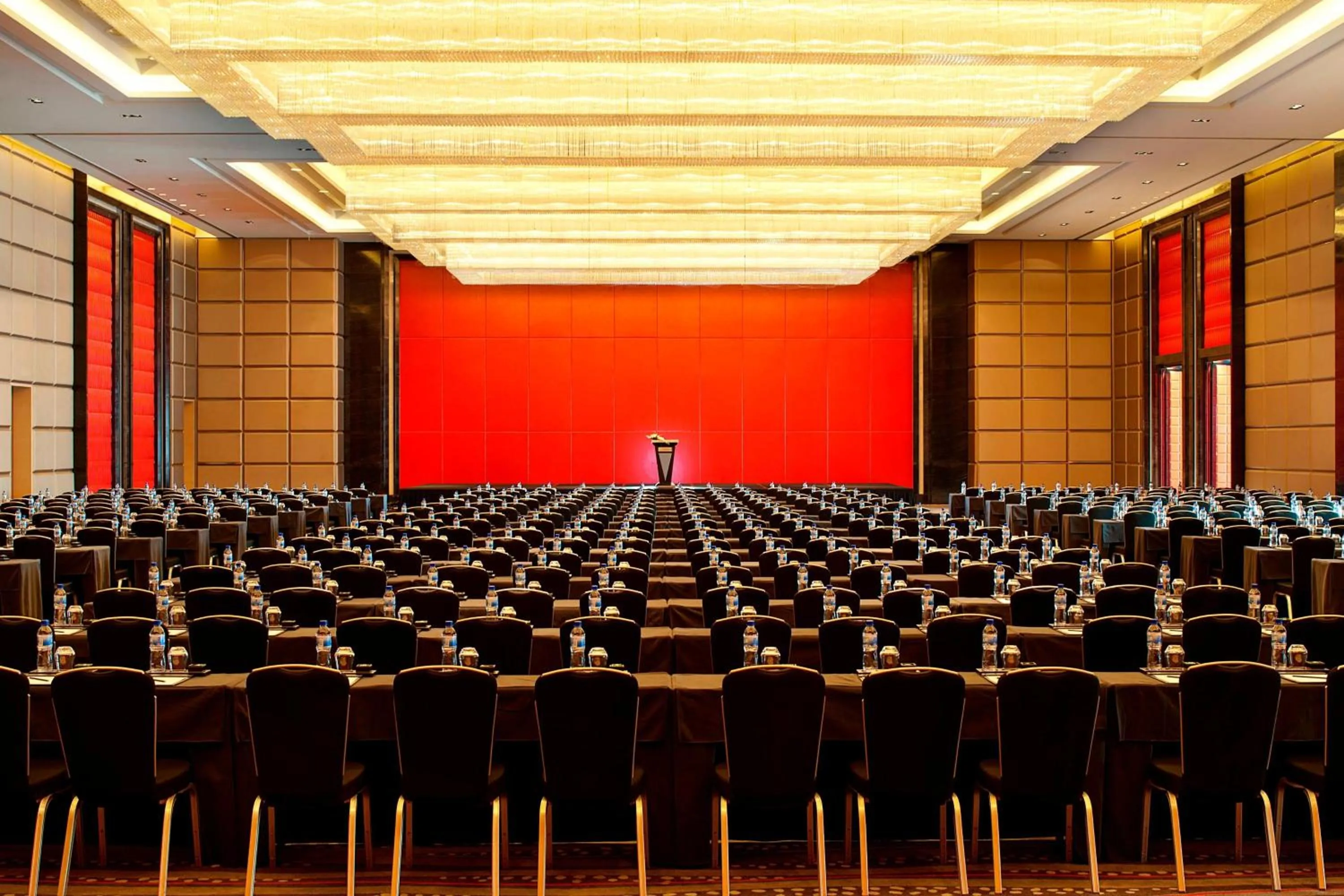 Meeting/conference room in Le Méridien Qingdao l Instagrammable l CBD l Nearby seaside,nearby May 4th Square