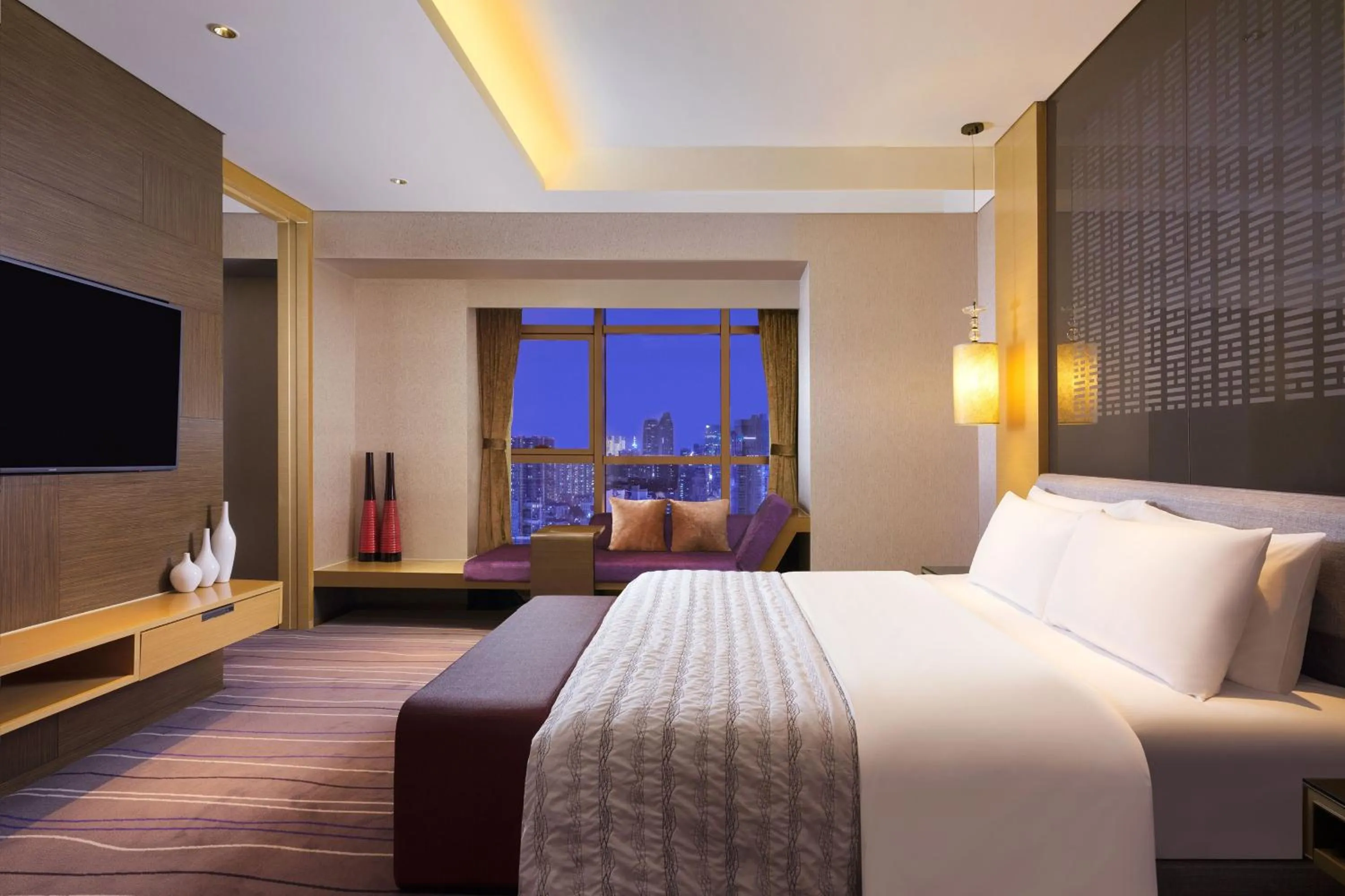 Bedroom, Bed in Le Méridien Qingdao l Instagrammable l CBD l Nearby seaside,nearby May 4th Square
