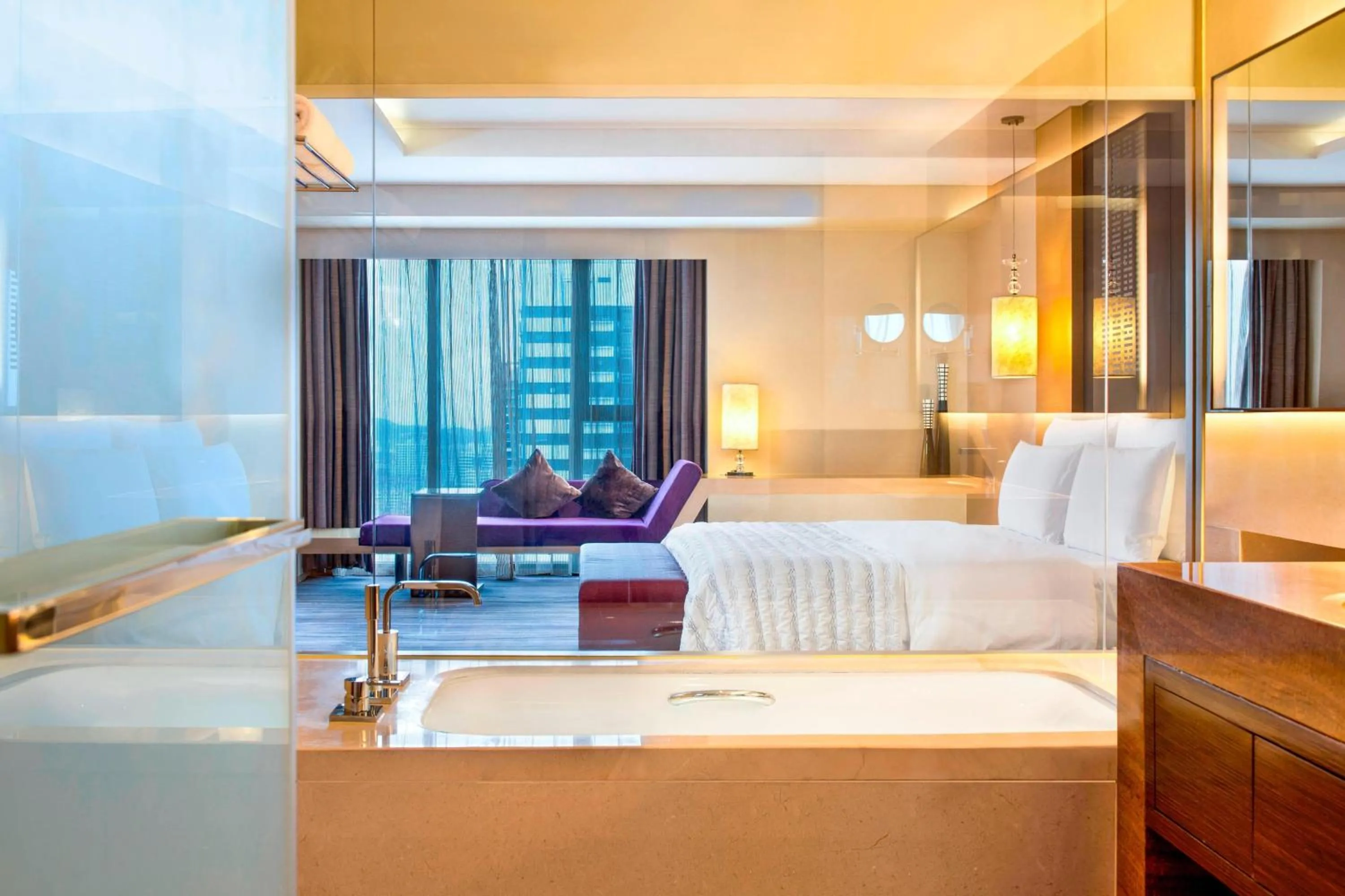 Toilet, Bed in Le Méridien Qingdao l Instagrammable l CBD l Nearby seaside,nearby May 4th Square