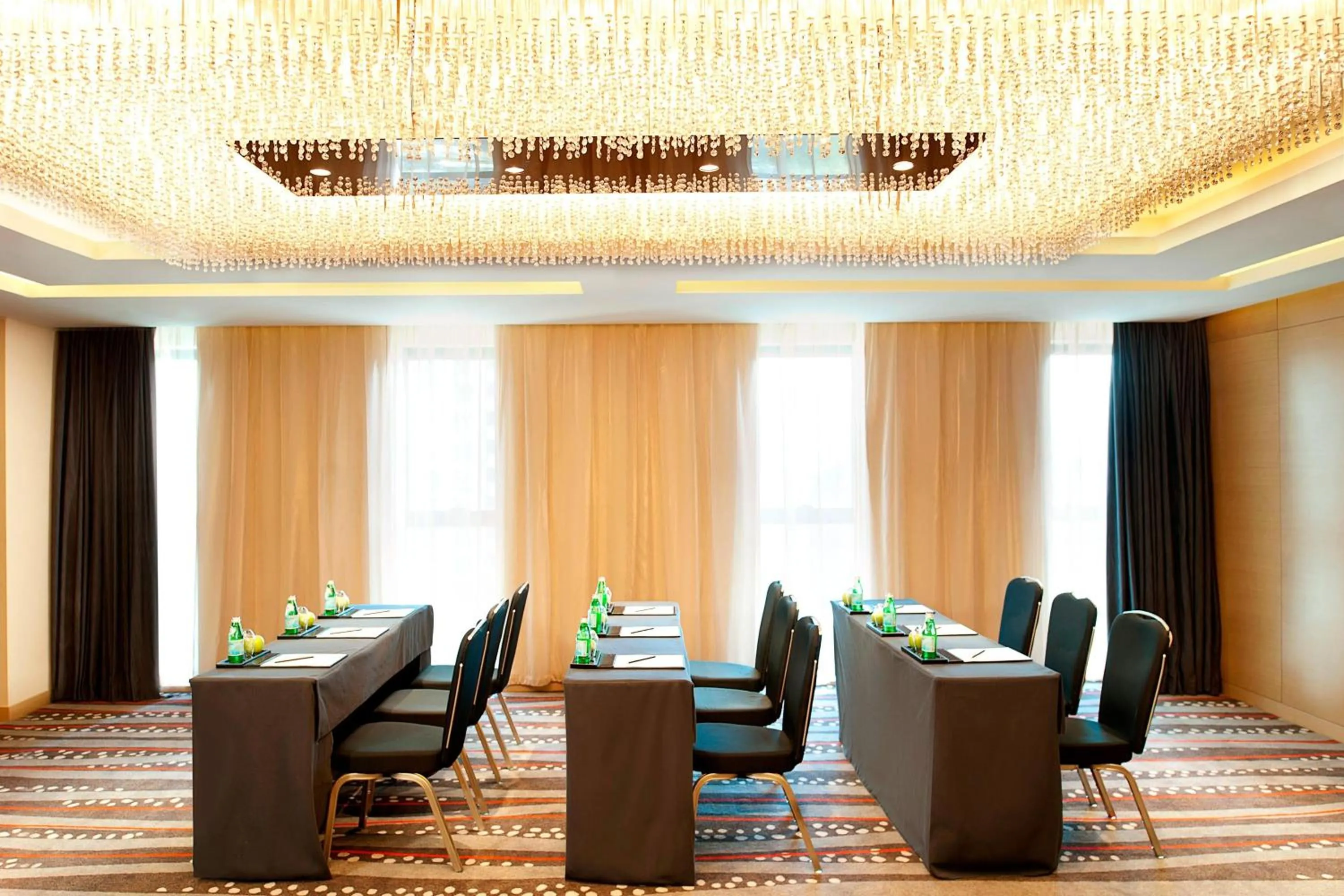 Meeting/conference room in Le Méridien Qingdao l Instagrammable l CBD l Nearby seaside,nearby May 4th Square